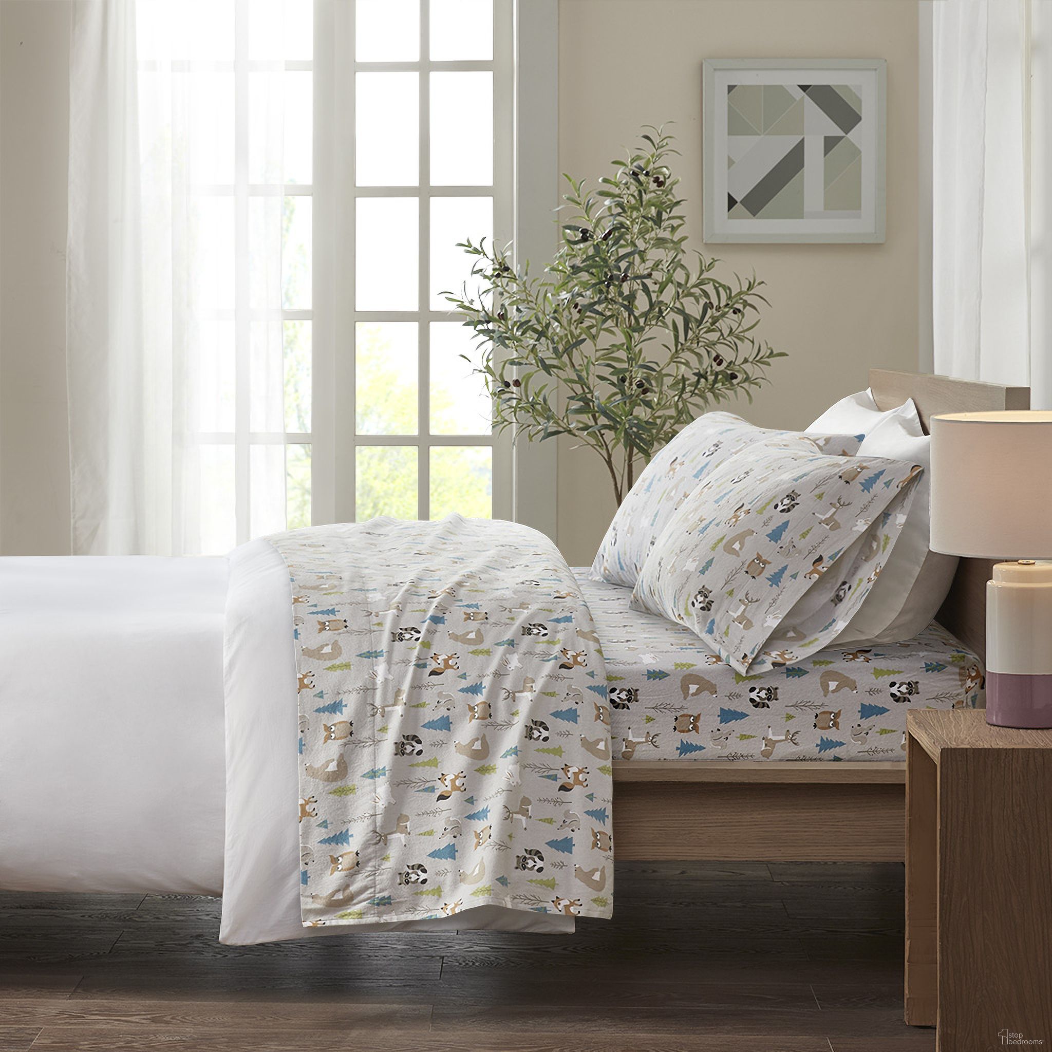 The appearance of Cozy Cotton Flannel Printed 4 Piece Queen Sheet Set In Multi Forest Animals designed by Olliix in the transitional interior design. This multi forest animals piece of furniture was selected by 1StopBedrooms from Cozy Flannel Collection to add a touch of cosiness and style into your home. Sku: TN20-0272. Bed Size: Queen. Material: Cotton.