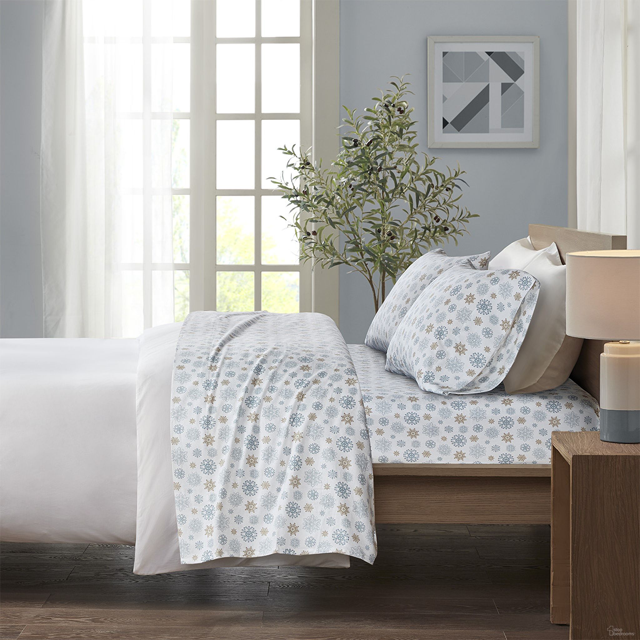 Cozy Cotton Flannel 3 Piece Twin Sheet Set In Tan/Blue Snowflakes