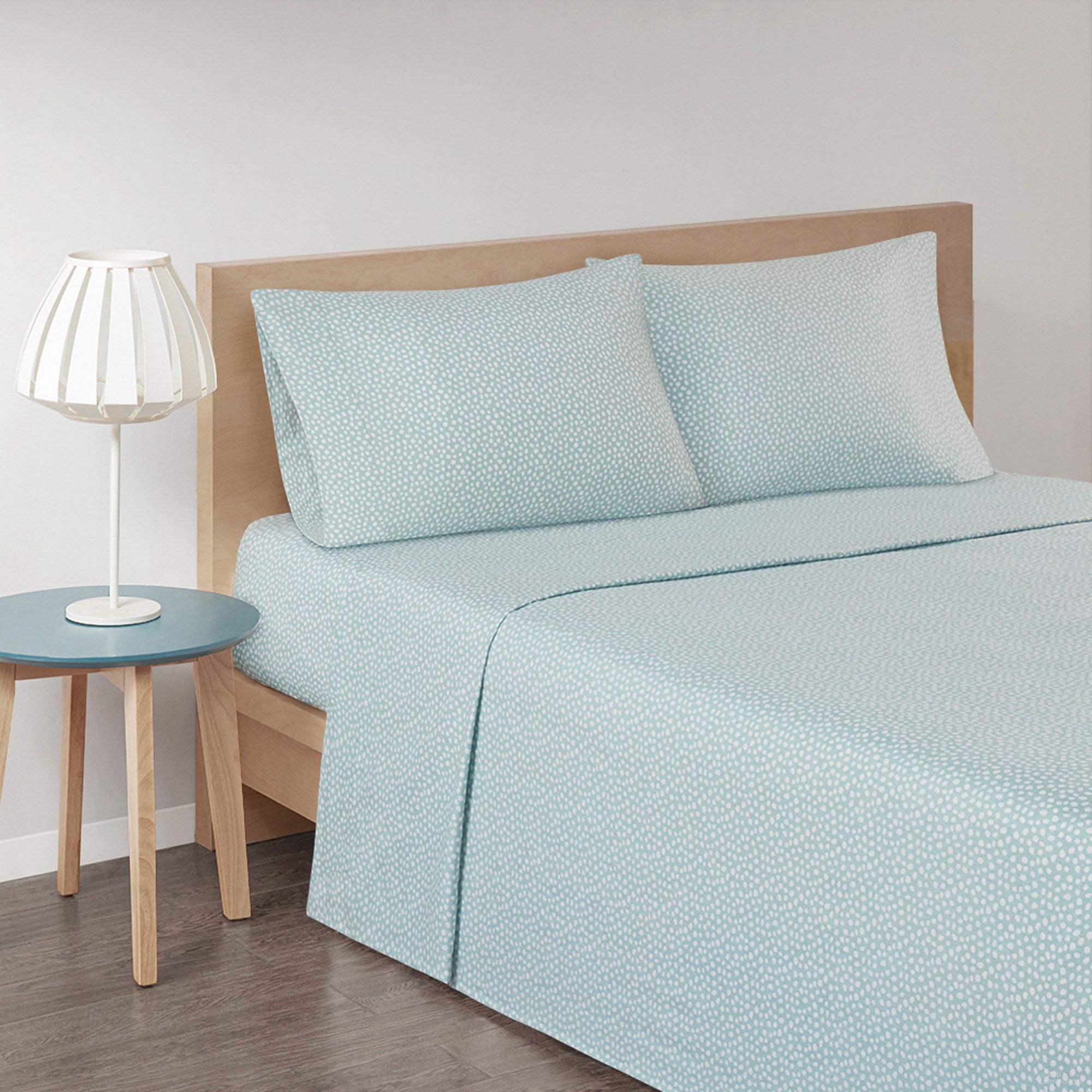The appearance of Cozy Cotton Pigment Printed Flannel 4 Piece Full Sheet Set In Aqua Dots designed by Olliix in the transitional interior design. This aqua dots piece of furniture was selected by 1StopBedrooms from Cozy Flannel Collection to add a touch of cosiness and style into your home. Sku: TN20-0361. Bed Size: Full. Material: Cotton.