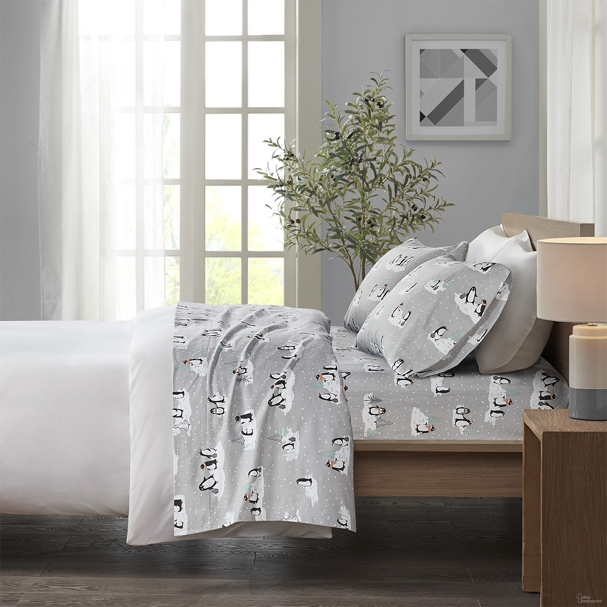 The appearance of Cozy Cotton Pigment Printed Flannel 4 Piece Queen Sheet Set In Grey Penguins designed by Olliix in the transitional interior design. This grey penguins piece of furniture was selected by 1StopBedrooms from Cozy Flannel Collection to add a touch of cosiness and style into your home. Sku: TN20-0368. Bed Size: Queen. Material: Cotton.