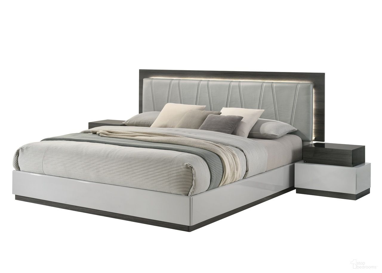 The appearance of Cube Queen Bed In Light Grey designed by J&M in the modern / contemporary interior design. This light grey piece of furniture was selected by 1StopBedrooms from Cube Collection to add a touch of cosiness and style into your home. Sku: 19321-Q. Bed Size: Queen. Material: MDF. Bed Type: Upholstered Bed.