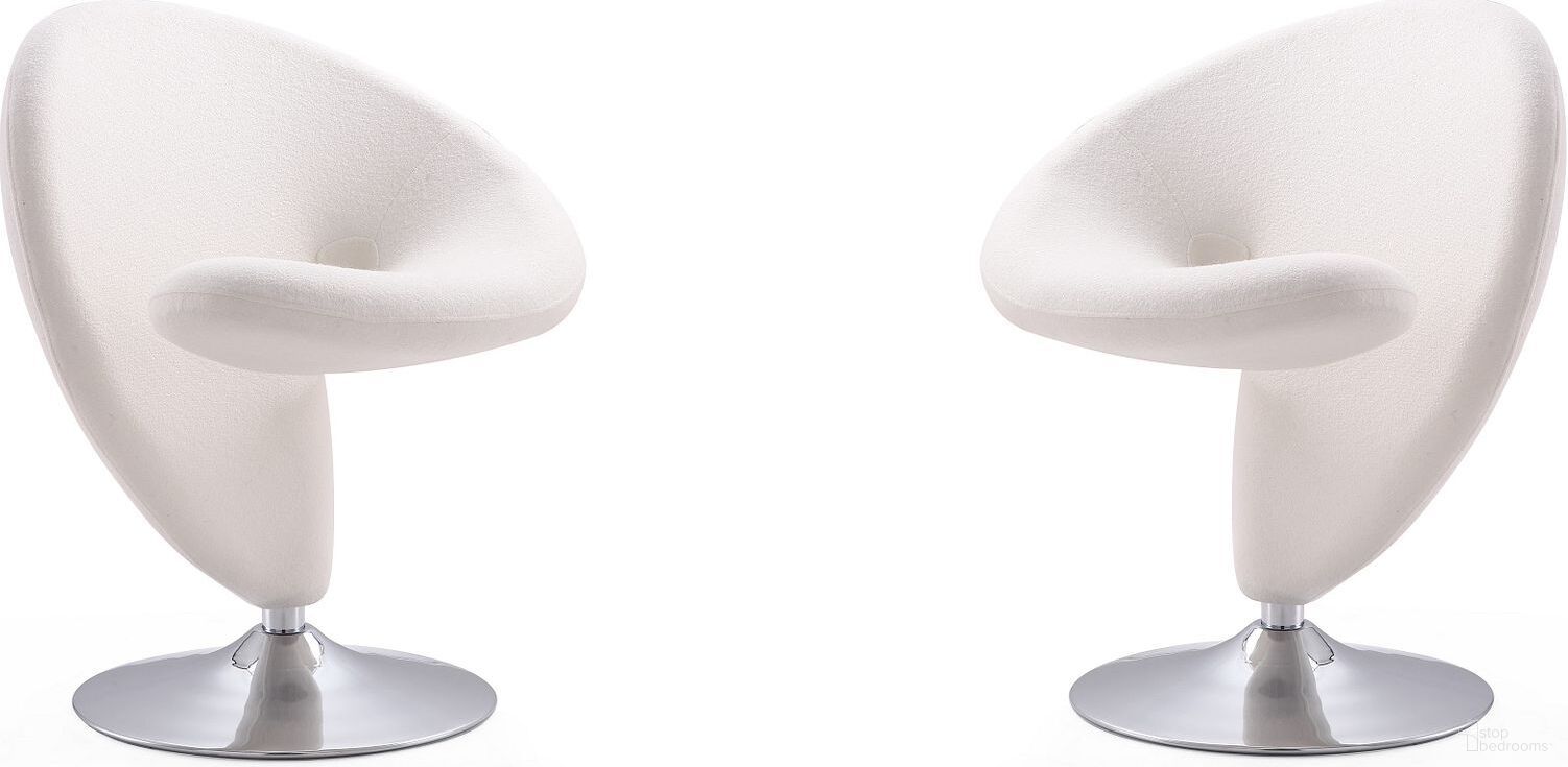 The appearance of Curl Swivel Accent Chair in Cream and Polished Chrome (Set of 2) designed by Manhattan Comfort in the modern / contemporary interior design. This cream piece of furniture was selected by 1StopBedrooms from Curl Collection to add a touch of cosiness and style into your home. Sku: AC040-CR;AC040-CR. Material: Metal.