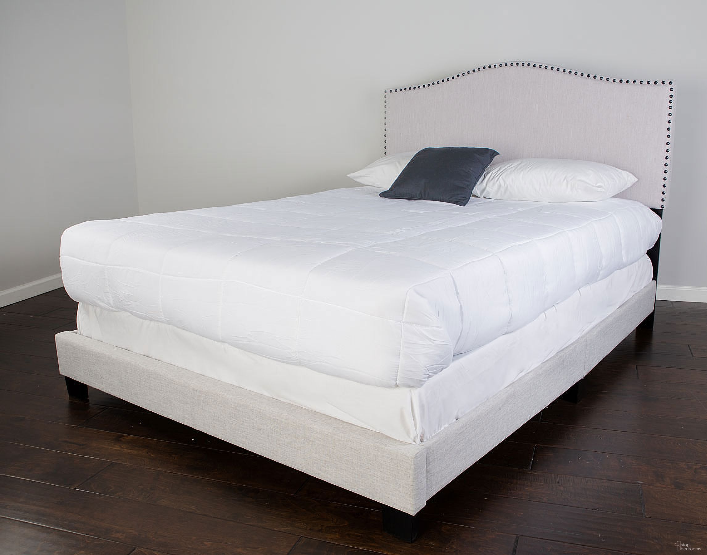 Darcy Upholstered Bed (Queen)