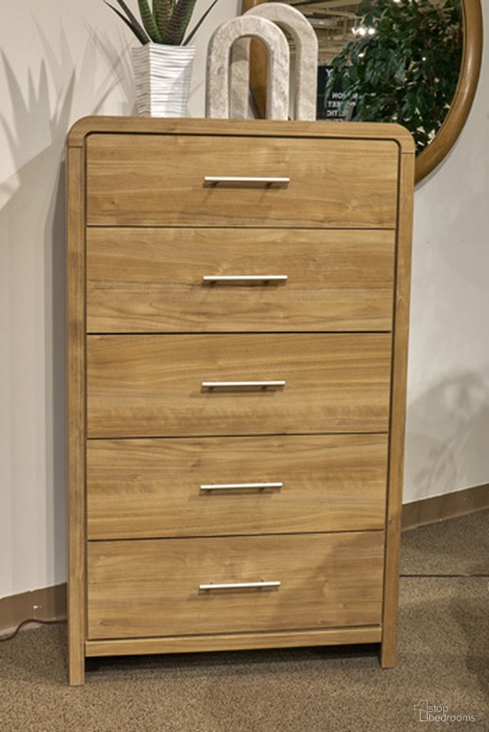 The appearance of Dayella Five Drawer Chest In Warm Natural Brown designed by Signature Design by Ashley in the transitional interior design. This warm natural brown piece of furniture was selected by 1StopBedrooms from Dayella Collection to add a touch of cosiness and style into your home. Sku: NCB1121-46. Material: Wood.