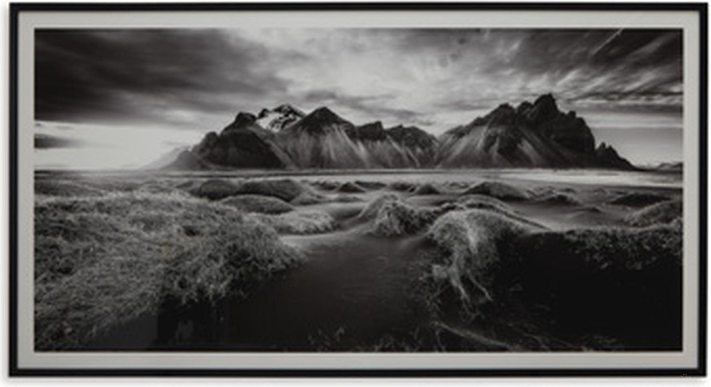 The appearance of Delstone Wall Art In Black and White designed by Signature Design by Ashley in the modern / contemporary interior design. This black/white piece of furniture was selected by 1StopBedrooms from Delstone Collection to add a touch of cosiness and style into your home. Sku: A8000424. Material: Other.