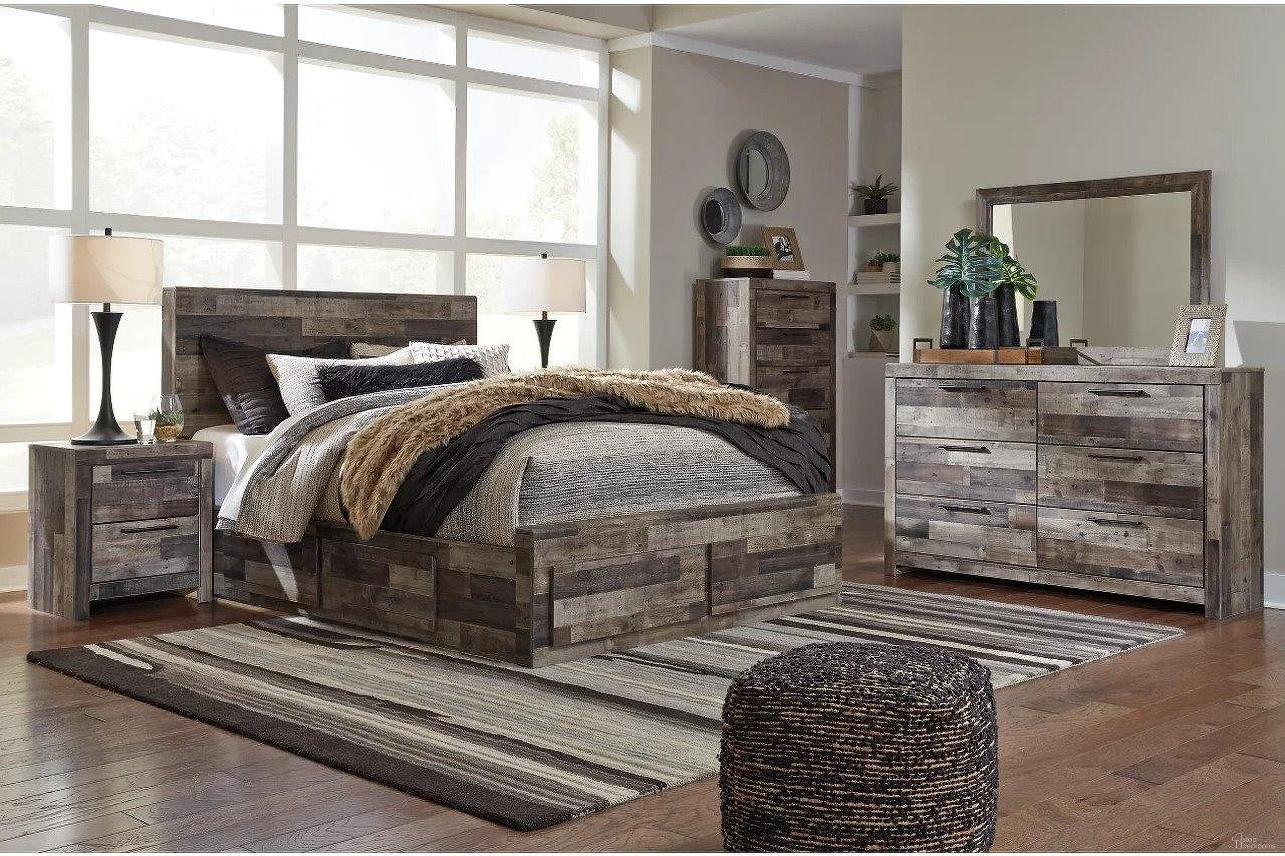 Derekson Panel Bedroom Set In Multi Gray