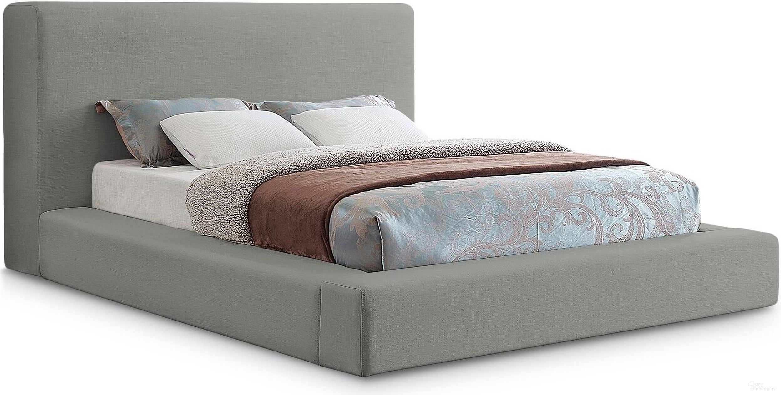 The appearance of Devin Linen Textured Fabric King Bed In Grey designed by Meridian in the modern / contemporary interior design. This grey piece of furniture  was selected by 1StopBedrooms from Devin Collection to add a touch of cosiness and style into your home. Sku: DevinGrey-K Box 1/2 (HB / Slats);DevinGrey-K Box 2/2 (FB / Rails / Center Bar / HW). Bed Type: Panel Bed. Material: Wood. Bed Size: King.