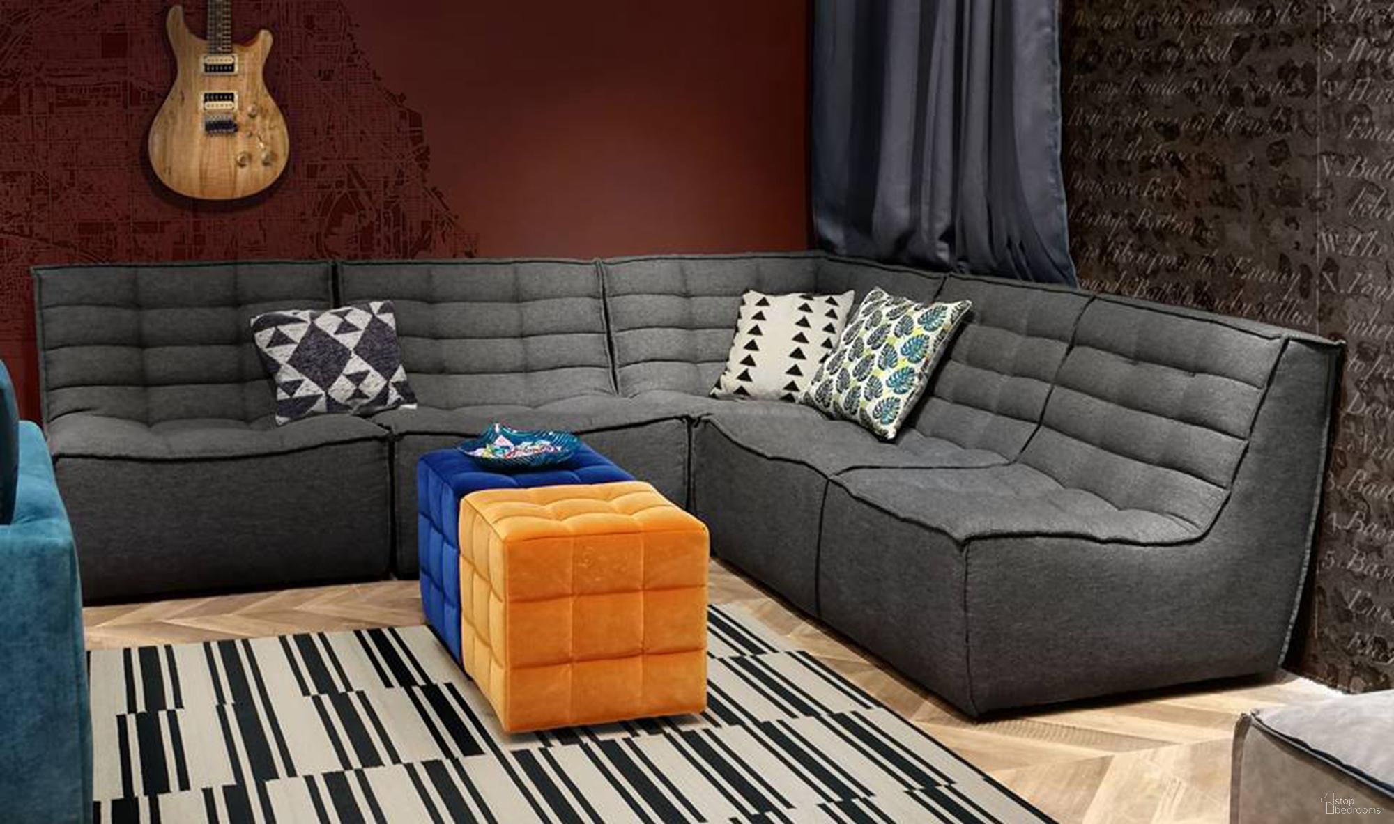 The appearance of Diamond Sofa Marshall Grey 5 Piece Sectional designed by Diamond Sofa in the modern / contemporary interior design. This grey piece of furniture was selected by 1StopBedrooms from Marshall Collection to add a touch of cosiness and style into your home. Sku: MARSHALLACGR;MARSHALLACGR;MARSHALLSCGR;MARSHALLACGR;MARSHALLACGR. Material: Polyester. Layout: L-Shape.