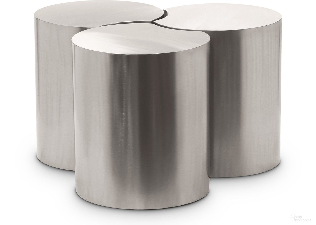 The appearance of Dimple 3 Piece Coffee Table In Silver designed by Meridian in the modern / contemporary interior design. This silver piece of furniture was selected by 1StopBedrooms from Dimple Collection to add a touch of cosiness and style into your home. Sku: 99081Silver-ET18;99081Silver-ET18;99081Silver-ET18. Material: Iron.