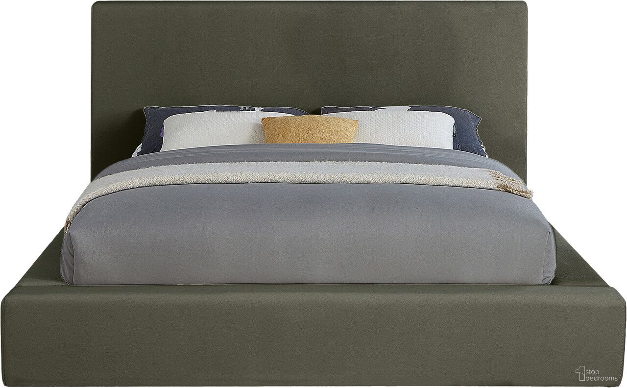 The appearance of Dorian Velvet Queen Bed In Green Velvet designed by Meridian in the modern / contemporary interior design. This green velvet piece of furniture  was selected by 1StopBedrooms from Dorian Collection to add a touch of cosiness and style into your home. Sku: DorianGreen-Q Box 1/2 (Headboard / Slats);DorianGreen-Q Box 2/2 (Footboard / Rails / Center Support / Hardware). Bed Size: Queen. Material: Velvet. Bed Type: Upholstered Bed.