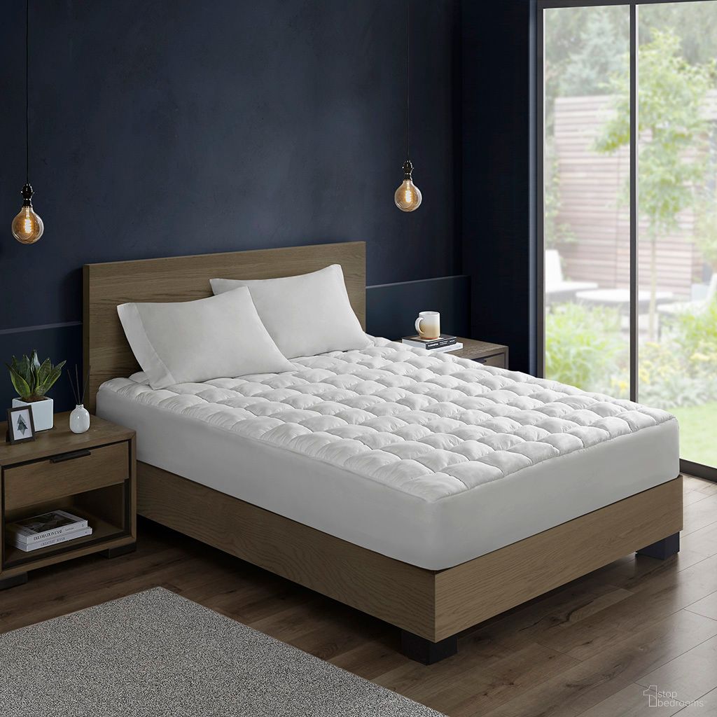 The appearance of Dream Puff Overfilled Down Alternative King Mattress Pad In White designed by Olliix in the transitional interior design. This white piece of furniture was selected by 1StopBedrooms from Dream Puff Collection to add a touch of cosiness and style into your home. Sku: ID16-2319. Material: Polyester. Bed Size: King. Mattress Size: King.