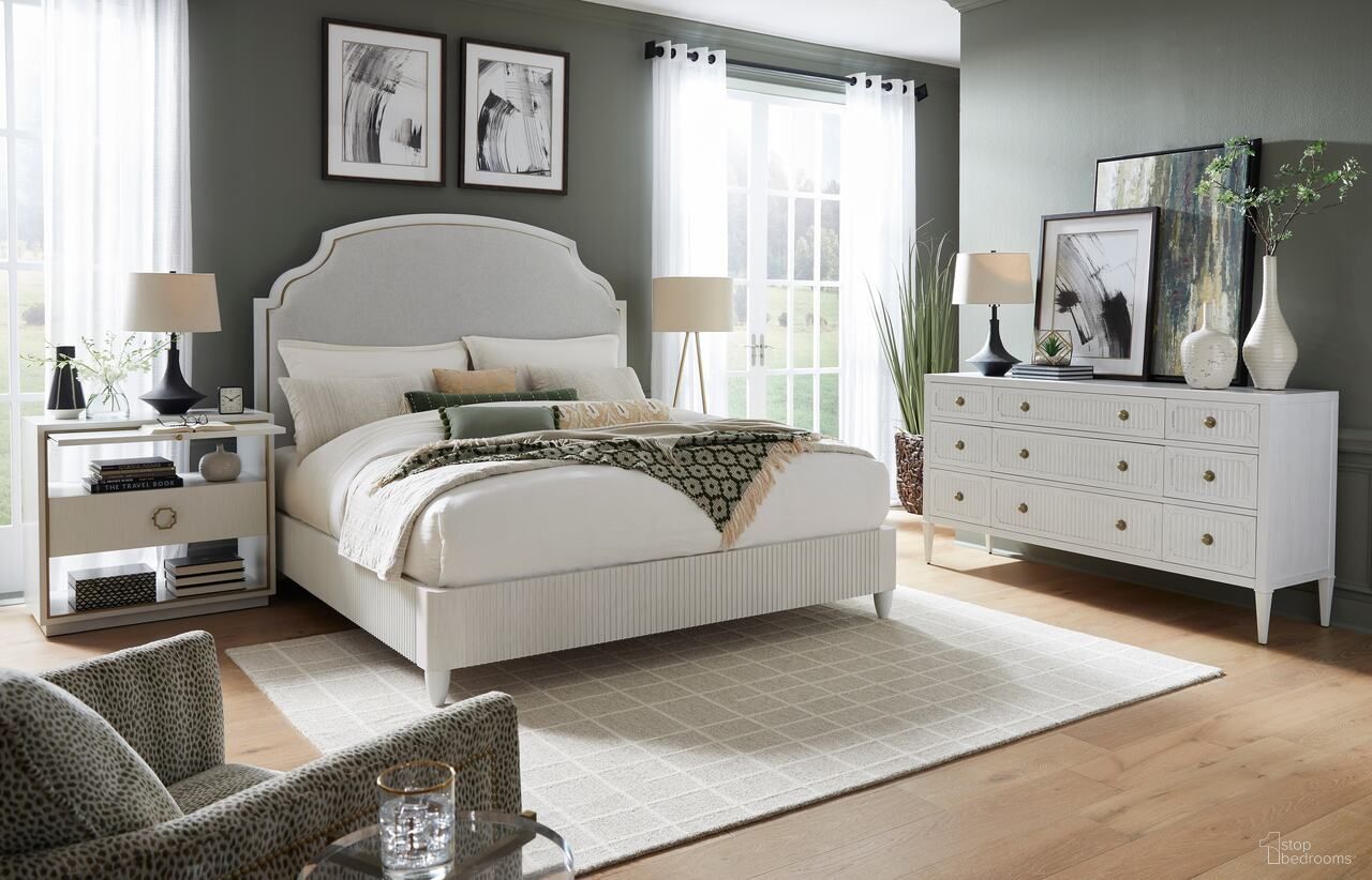 The appearance of East Camden Bedroom Set In Pearl designed by Fairfield Chair in the modern / contemporary interior design. This pearl piece of furniture was selected by 1StopBedrooms from East Camden Collection to add a touch of cosiness and style into your home. Sku: 8098-QB-I;8098-BS. Material: Metal. Bed Size: King.