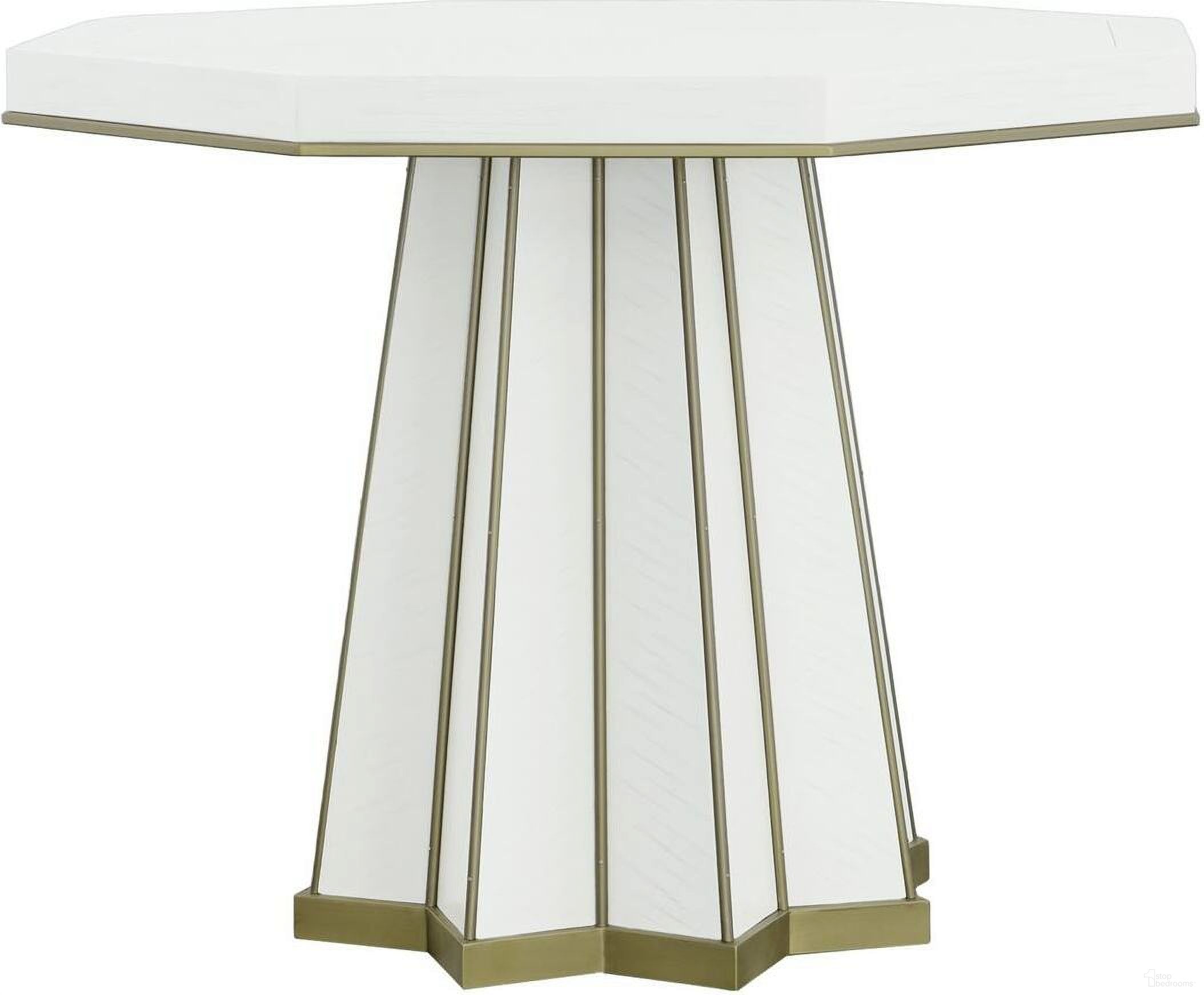 The appearance of East Camden Center Hall Table In Pearl designed by Fairfield Chair in the modern / contemporary interior design. This pearl piece of furniture was selected by 1StopBedrooms from East Camden Collection to add a touch of cosiness and style into your home. Sku: 8098-86. Material: Poplar.