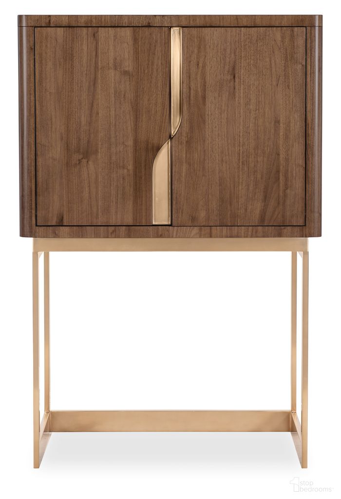 The appearance of Eleana Bar on Stand In Walnut and Bronze designed by Hooker in the transitional interior design. This walnut and bronze piece of furniture was selected by 1StopBedrooms from Eleana Collection to add a touch of cosiness and style into your home. Sku: 7252-50160-85. Material: Walnut Veneer.