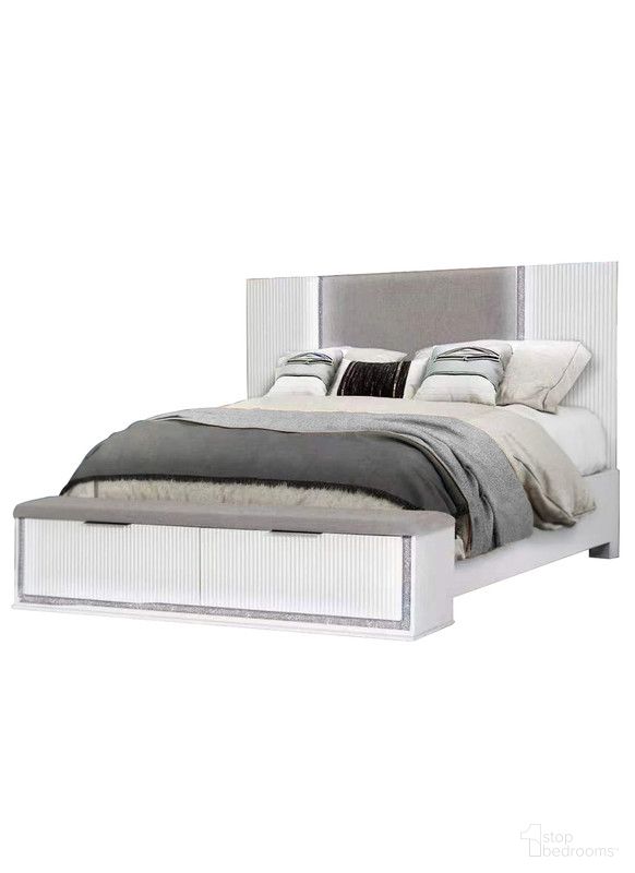 The appearance of Emily Queen Platform Bed Frame with LED In White designed by Best Quality Furniture in the glam interior design. This white piece of furniture was selected by 1StopBedrooms from Emily Collection to add a touch of cosiness and style into your home. Sku: B870-QB-HB;B870-QB-FB;B870-QB-SR. Bed Type: Platform Bed. Bed Size: Queen. Material: MDF.