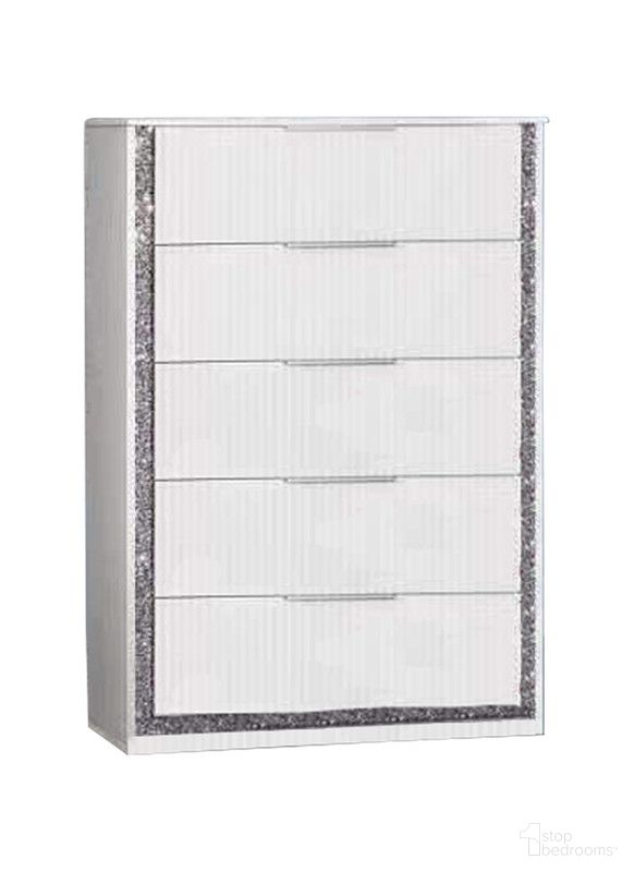 The appearance of Emily Vertical 5 Drawers Chest In White designed by Best Quality Furniture in the glam interior design. This white piece of furniture was selected by 1StopBedrooms from Emily Collection to add a touch of cosiness and style into your home. Sku: B870-C. Material: MDF.