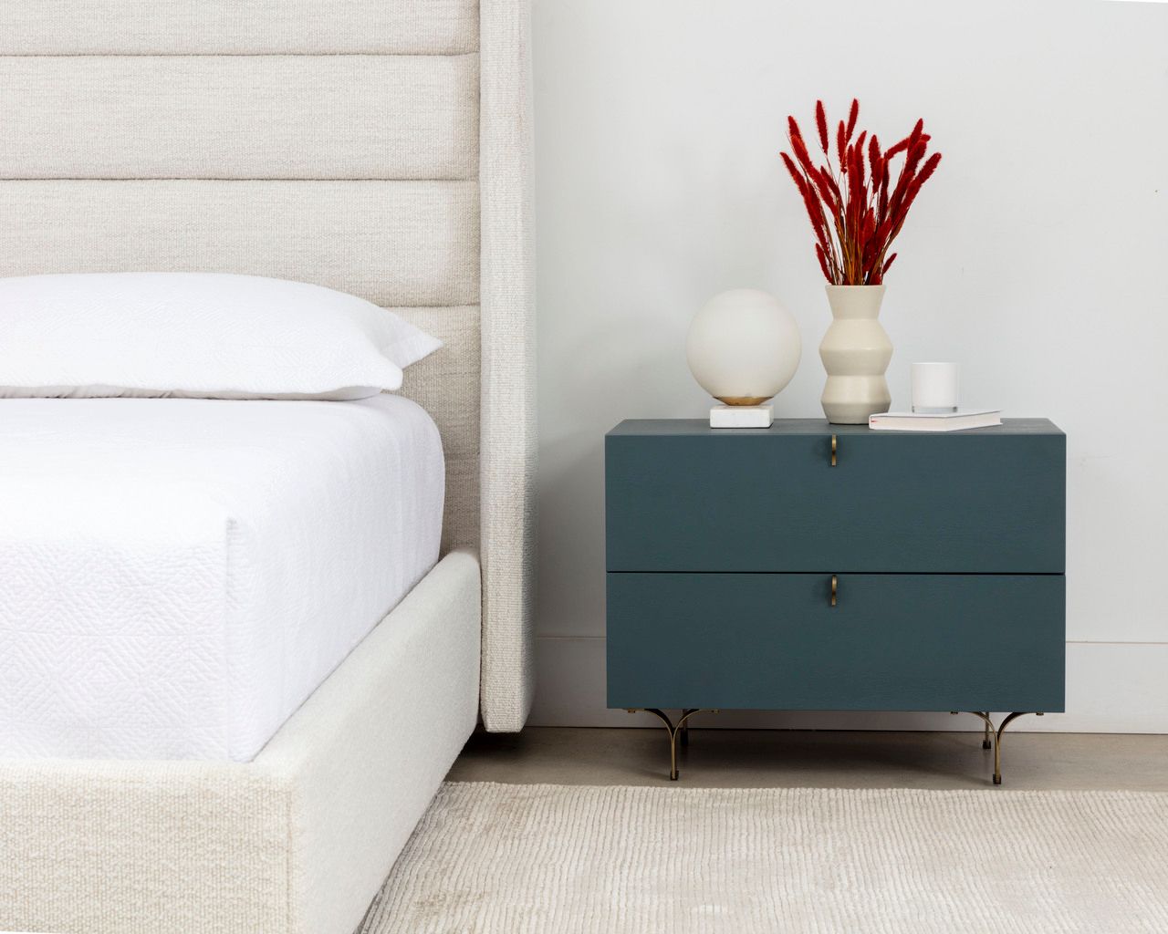 Emmit Platform Bedroom Set In Merino Pearl