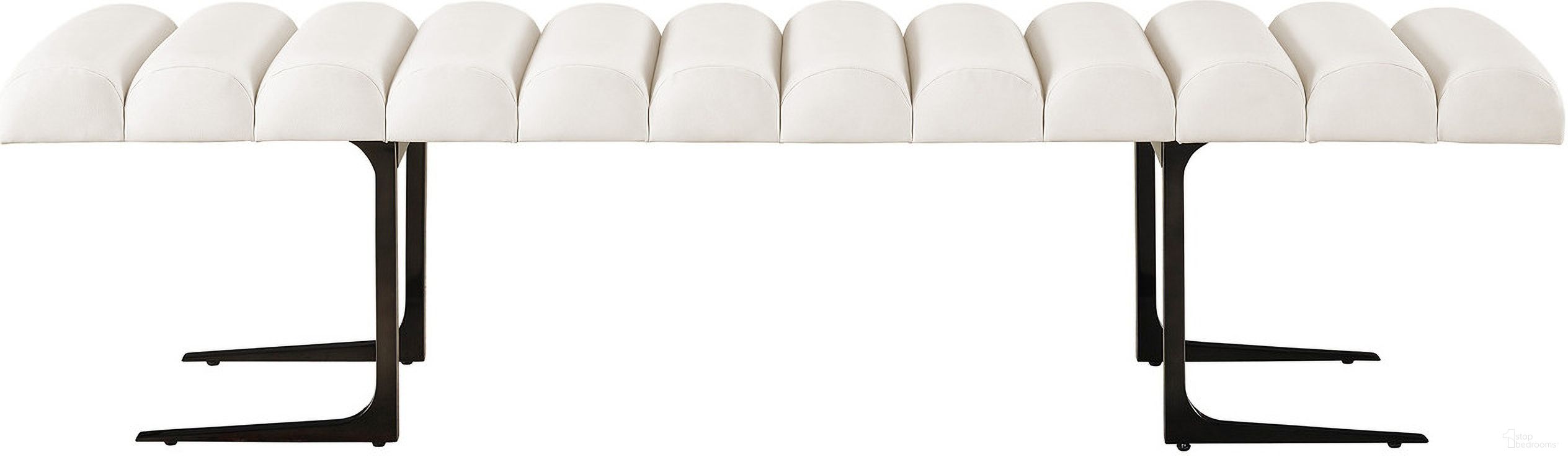The appearance of Erinn V X Universal Devereux Bed Bench designed by Universal in the modern / contemporary interior design. This cream piece of furniture was selected by 1StopBedrooms from Erinn V X Universal Collection to add a touch of cosiness and style into your home. Sku: U225380. Material: Metal.