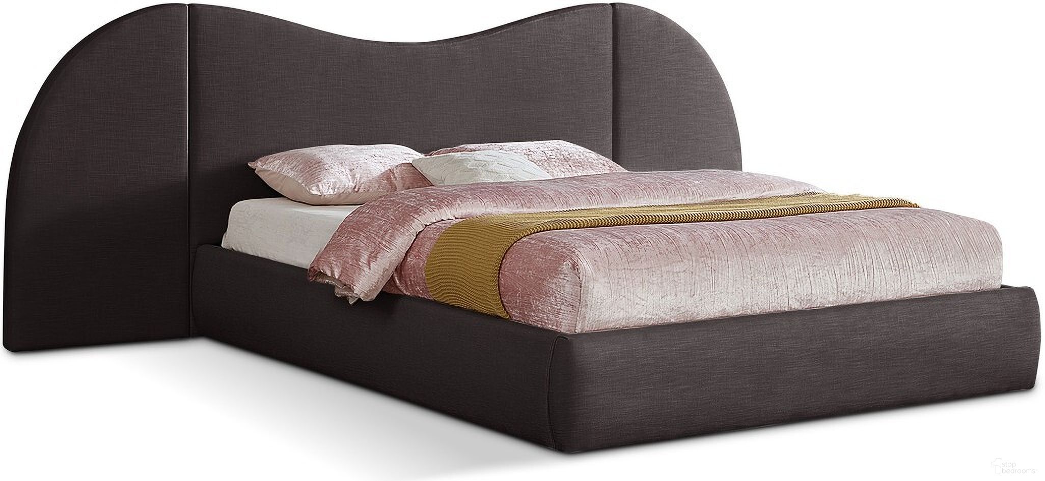 The appearance of Everest Linen Textured Fabric King Bed In Brown designed by Meridian in the modern / contemporary interior design. This brown piece of furniture was selected by 1StopBedrooms from Everest Collection to add a touch of cosiness and style into your home. Sku: B1247Brown-K Box 1/3 (Headboard / Slats);B1247Brown-K Box 2/3 (Footboard / Rails / Hardware / Center Support Bar);B1247Brown-K Box 3/3 (WIngs). Bed Type: Platform Bed. Bed Size: King. Material: Plywood.