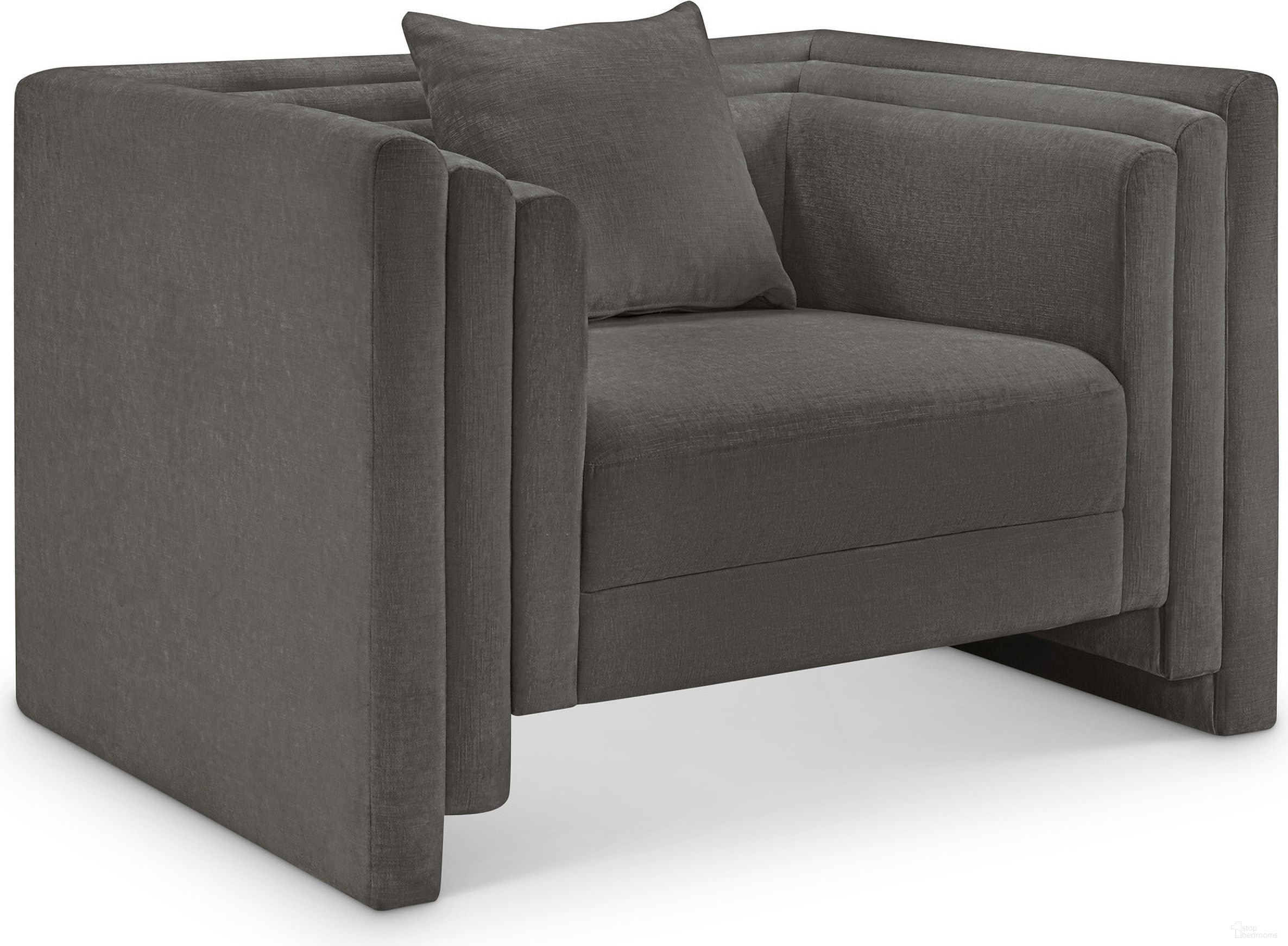 The appearance of Everett Chenille Fabric Chair In Grey designed by Meridian in the modern / contemporary interior design. This grey chenille piece of furniture was selected by 1StopBedrooms from Everett Collection to add a touch of cosiness and style into your home. Sku: 44068Grey-C. Material: Chenille.