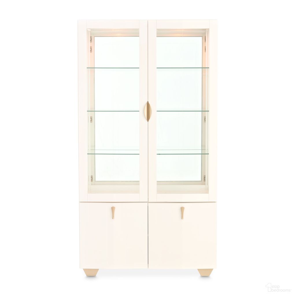 The appearance of Fantosini Display Cabinet In Creamy Pearl designed by Michael Amini in the modern / contemporary interior design. This creamy pearl piece of furniture  was selected by 1StopBedrooms from Fantosini Collection to add a touch of cosiness and style into your home. Sku: 9091209B-112;9091209T-112. Material: Solid Wood.