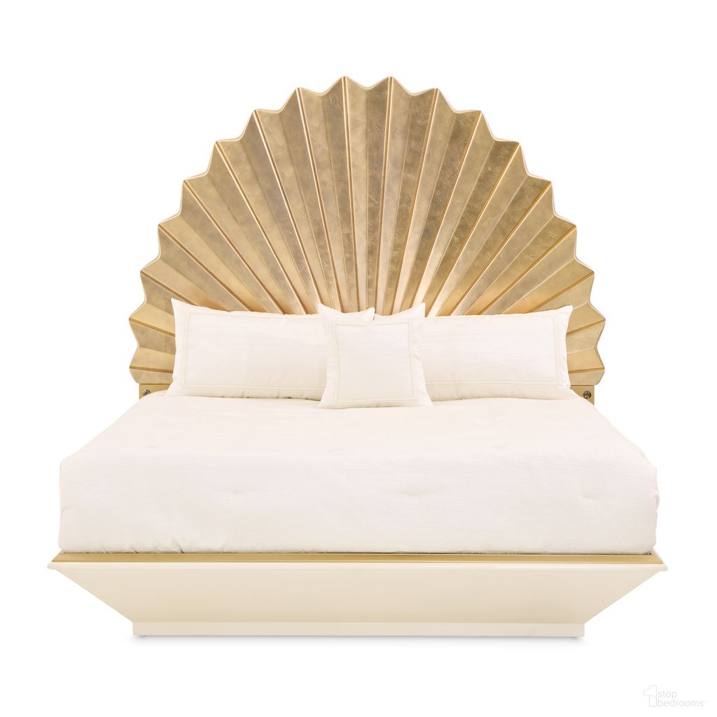 The appearance of Fantosini King Fan Bed In Goldleaf designed by Michael Amini in the modern / contemporary interior design. This goldleaf piece of furniture was selected by 1StopBedrooms from Fantosini Collection to add a touch of cosiness and style into your home. Sku: 9091015-836;9091025-112;9091039-112. Bed Type: Panel Bed. Bed Size: King. Material: Solid Wood.