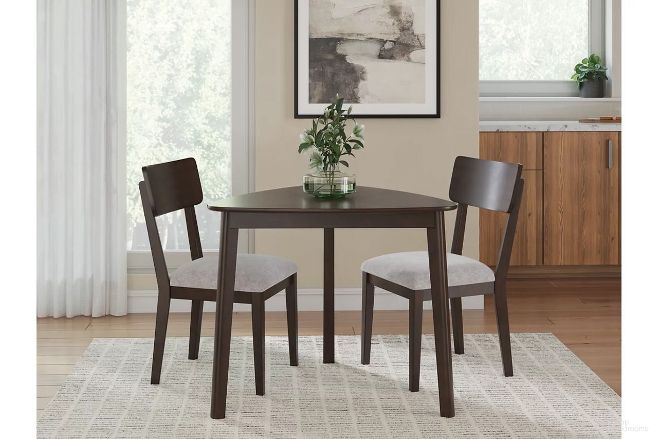 The appearance of Favelon Dining Room Set In Merlot designed by Signature Design by Ashley in the transitional interior design. This merlot piece of furniture was selected by 1StopBedrooms from Favelon Collection to add a touch of cosiness and style into your home. Sku: NCD607-16;NCD607-07. Material: Wood.