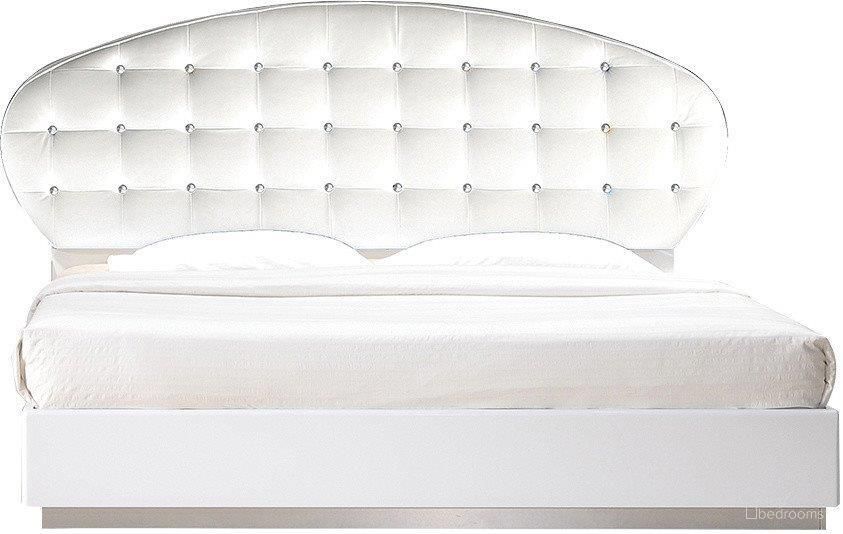 The appearance of France Faux Leather Eastern King Platform Bed In White High Gloss designed by Best Master Furniture in the modern / contemporary interior design. This white piece of furniture  was selected by 1StopBedrooms from France Collection to add a touch of cosiness and style into your home. Sku: FRANWEK. Bed Type: Platform Bed. Material: Leather. Bed Size: King.