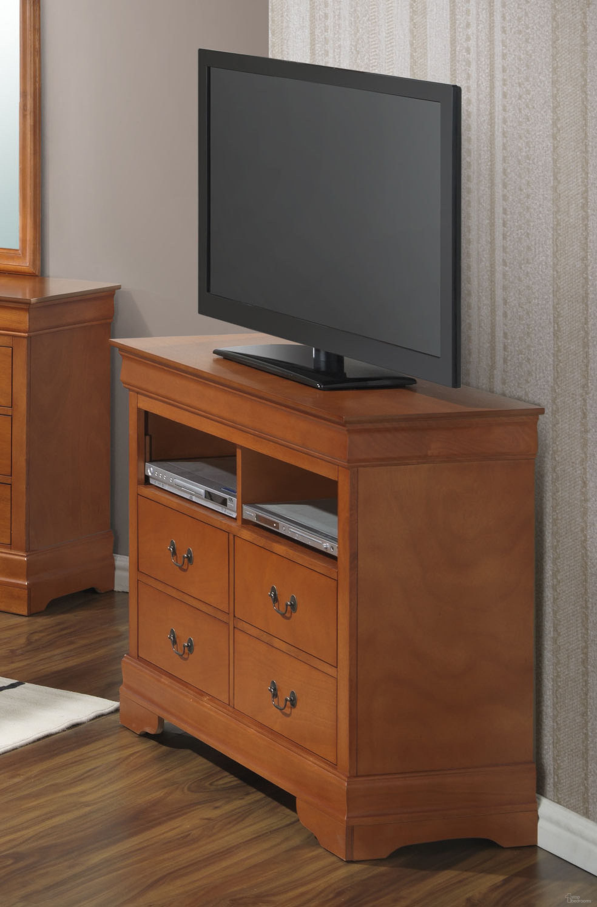The appearance of Glory Furniture G3160 TV Chest in Oak designed by Glory in the traditional interior design. This oak piece of furniture  was selected by 1StopBedrooms from G3160 Collection to add a touch of cosiness and style into your home. Sku: G3160-TV-Media Chest. Material: Wood.