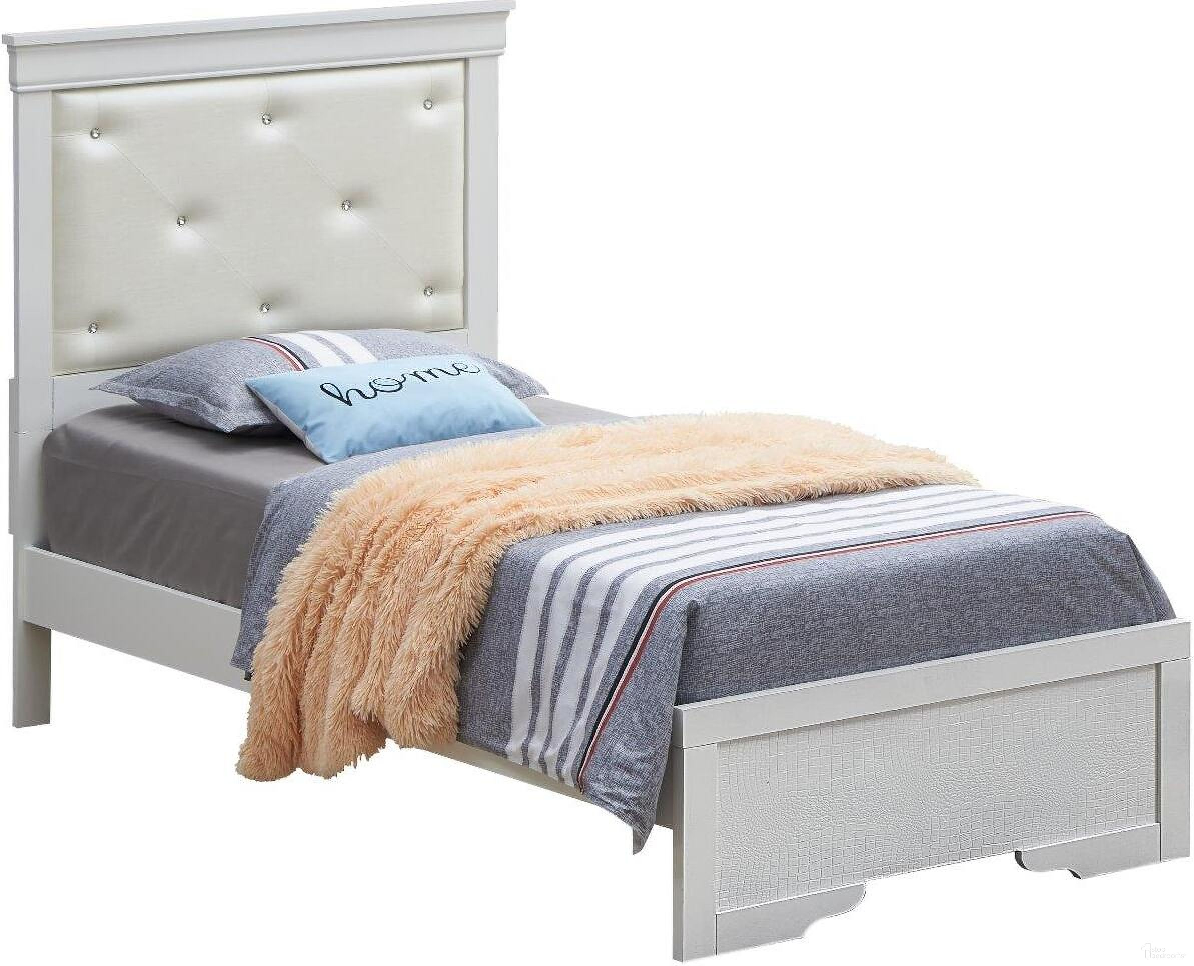 The appearance of Glory Furniture Lorana Silver Champagne G6590B-TB2 Twin Bed designed by Glory in the transitional interior design. This silver piece of furniture was selected by 1StopBedrooms from Lorana Collection to add a touch of cosiness and style into your home. Sku: G6590B-TB2 Box 1;G6590B-TB2 Box 2;G6590B-TB2 Box 3. Bed Type: Panel Bed. Material: Wood. Bed Size: Twin.