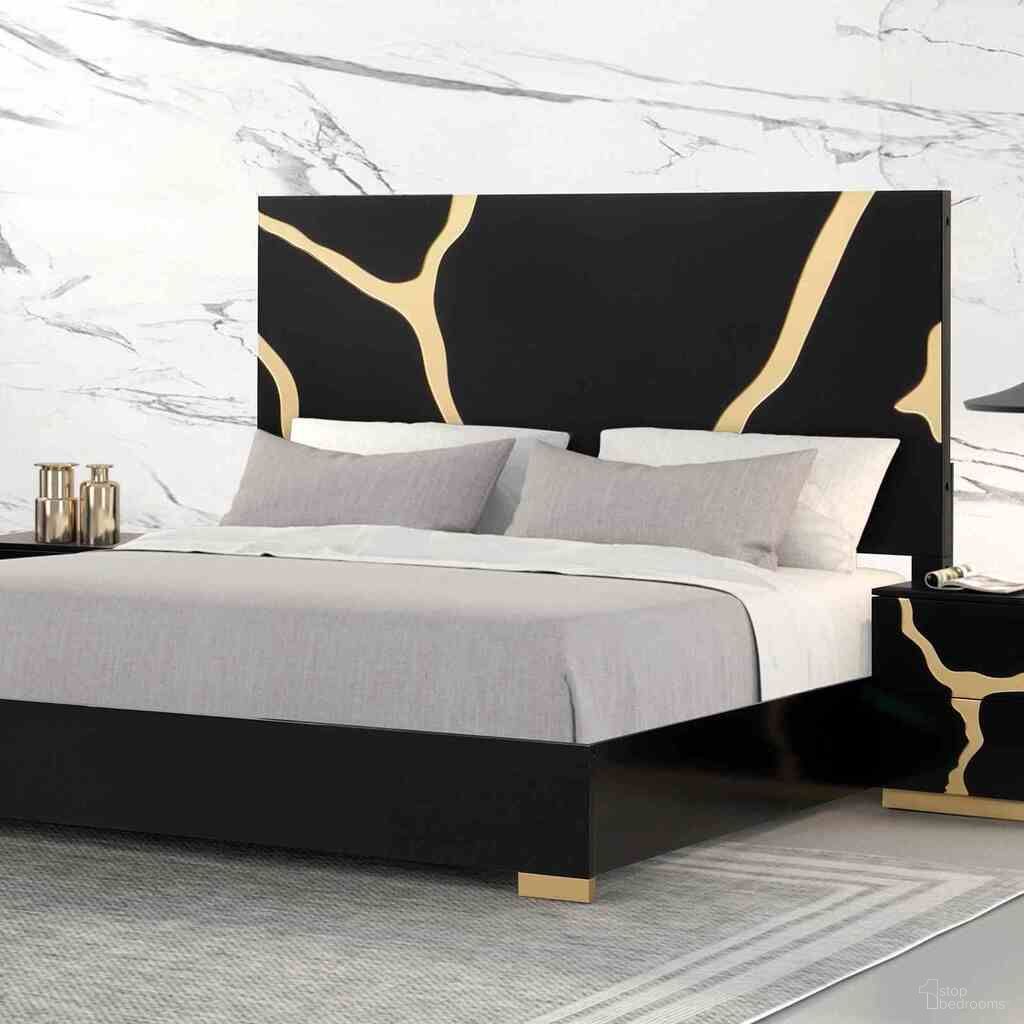 The appearance of Goldsberg Eastern King Bed In Black and Gold designed by Furniture of America in the modern / contemporary interior design. This black/gold piece of furniture  was selected by 1StopBedrooms from Goldsberg Collection to add a touch of cosiness and style into your home. Sku: FM7425BK-EK-R;FM7425BK-K-FB;FM7425BK-K-HB-G. Bed Type: Panel Bed. Bed Size: King. Material: Pine Wood.