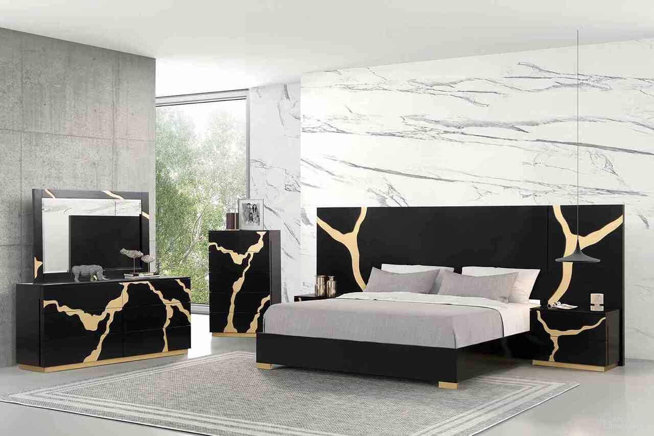 Goldsberg Panel Bedroom Set with Extended Panel In Black and Gold