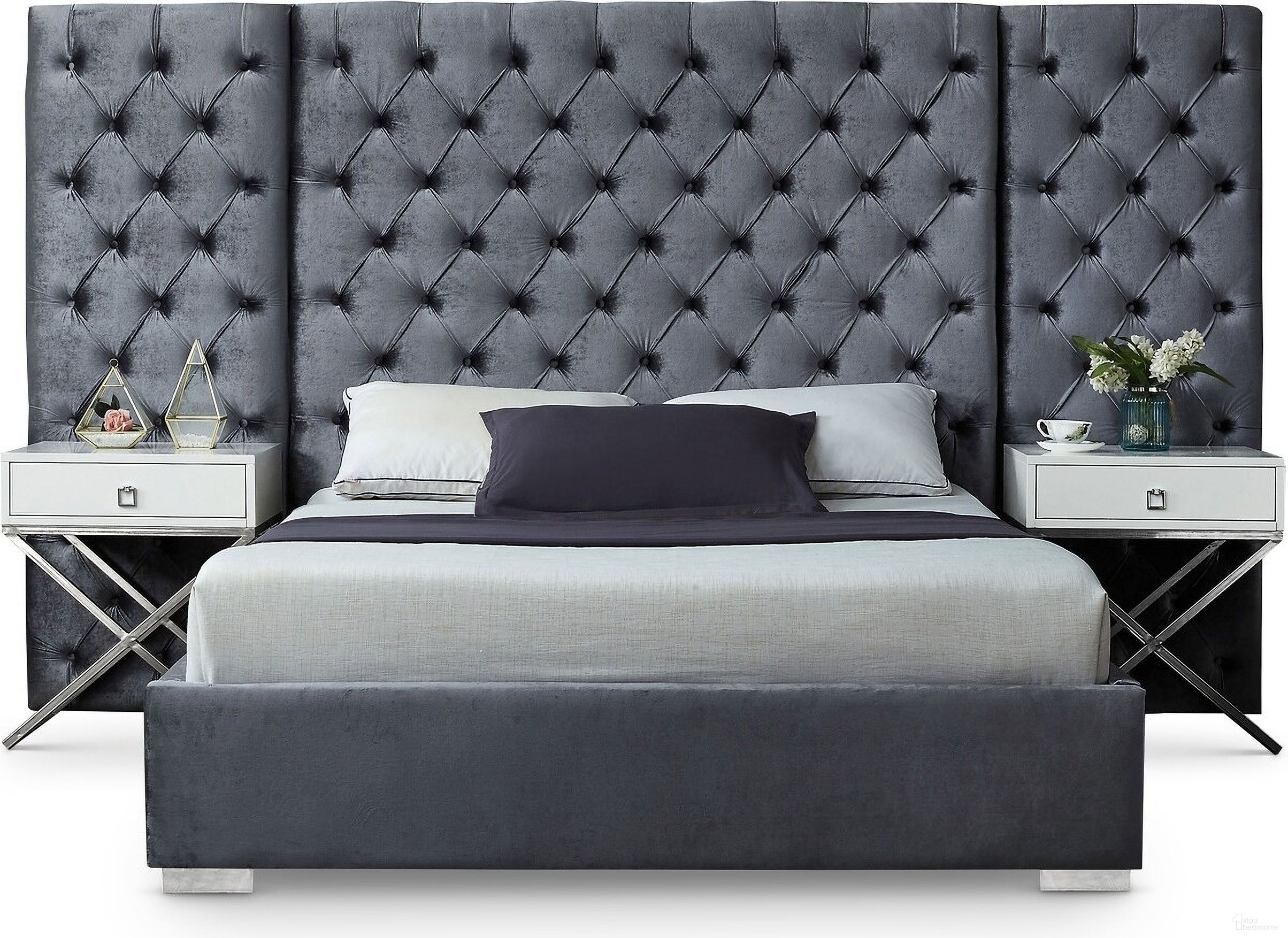 Grande Velvet Queen Bed In Grey