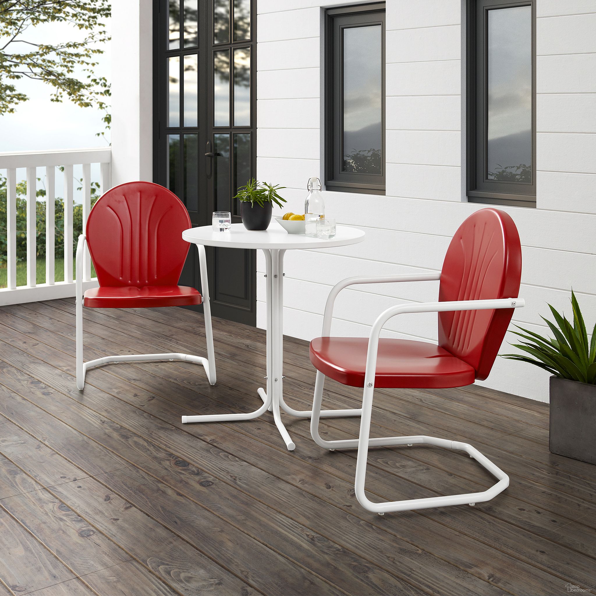 The appearance of Griffith 3 Piece Retro Outdoor Bistro Set In Bright Red Gloss and White Satin designed by Crosley Brands in the transitional interior design. This red piece of furniture was selected by 1StopBedrooms from Griffith Collection to add a touch of cosiness and style into your home. Sku: CO1014-WH;CO1001A-RE;CO1001A-RE. Material: Steel.
