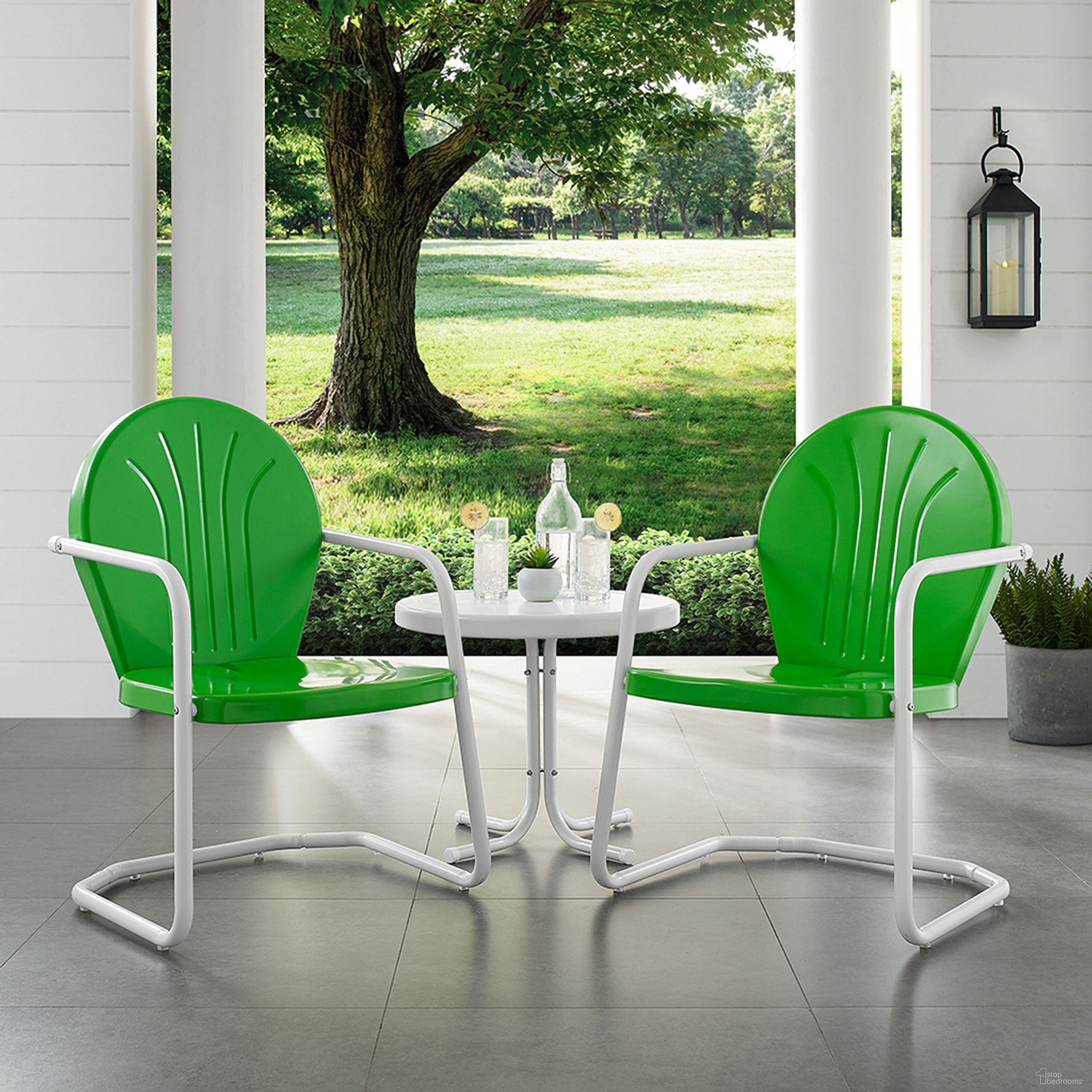 The appearance of Griffith 3 Piece Retro Outdoor Chair Set In Kelly Green Gloss and White Satin designed by Crosley Brands in the transitional interior design. This kelly green piece of furniture was selected by 1StopBedrooms from Griffith Collection to add a touch of cosiness and style into your home. Sku: CO1001A-GR;CO1001A-GR;CO1011A-WH. Material: Steel.
