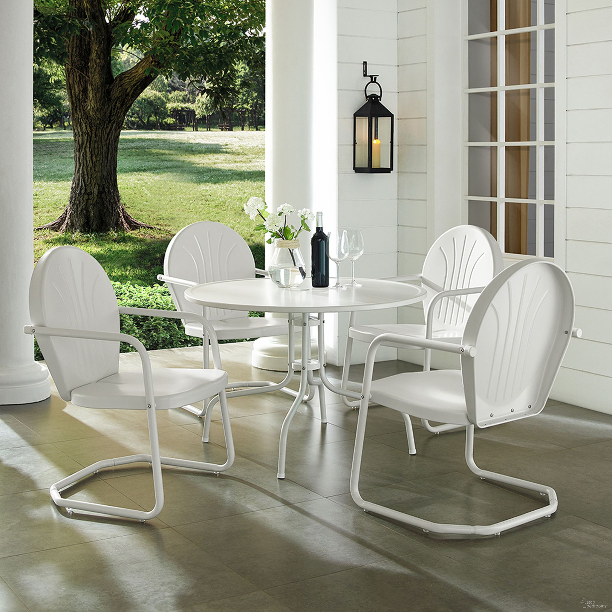The appearance of Griffith 5 Piece Round Retro Outdoor Dining Set In White Gloss and White Satin designed by Crosley Brands in the transitional interior design. This white gloss piece of furniture was selected by 1StopBedrooms from Griffith Collection to add a touch of cosiness and style into your home. Sku: CO1012A-WH;CO1001A-WH;CO1001A-WH;CO1001A-WH;CO1001A-WH. Material: Steel.