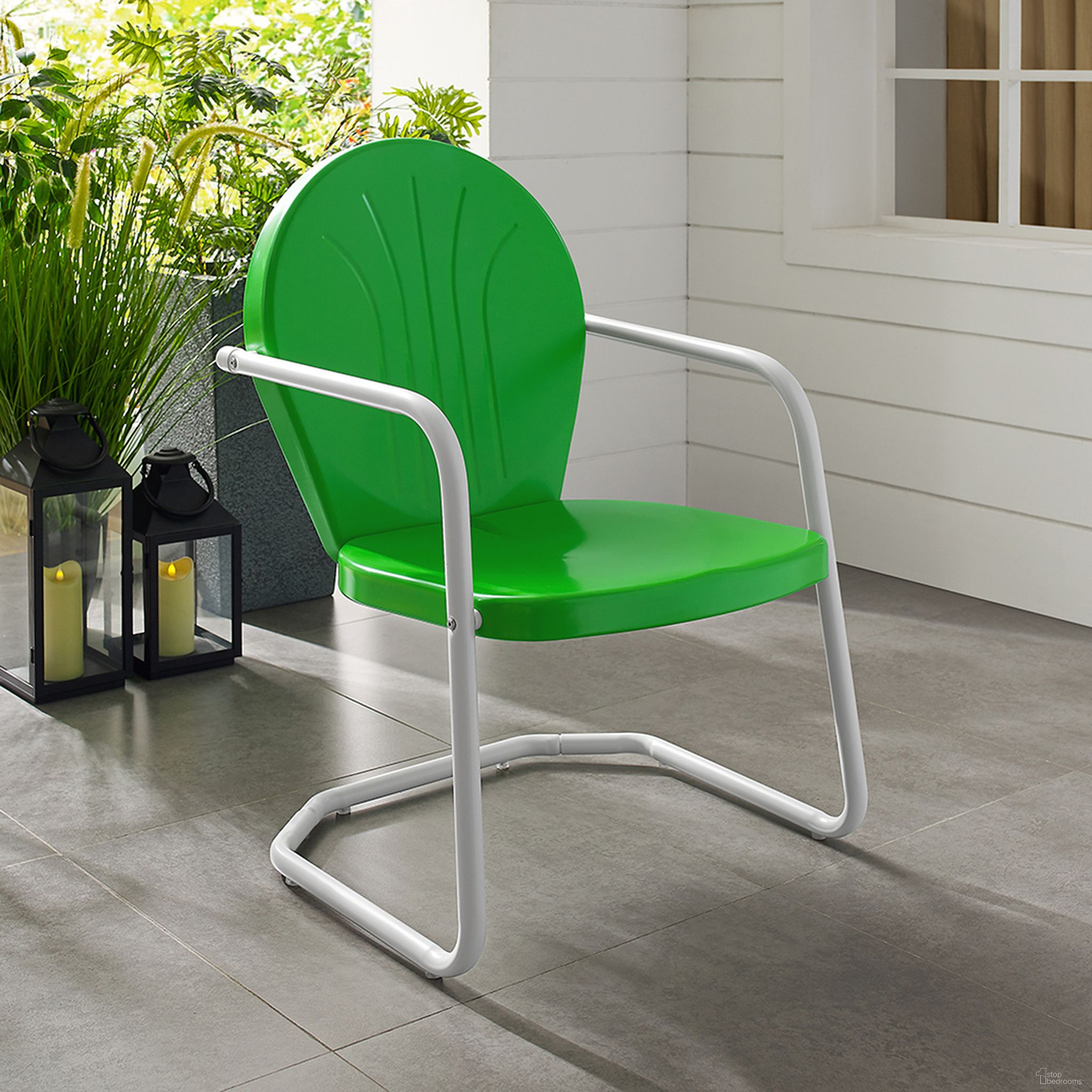 The appearance of Griffith Retro Outdoor Chair In Kelly Green Gloss designed by Crosley Brands in the transitional interior design. This kelly green piece of furniture was selected by 1StopBedrooms from Griffith Collection to add a touch of cosiness and style into your home. Sku: CO1001A-GR. Material: Steel.