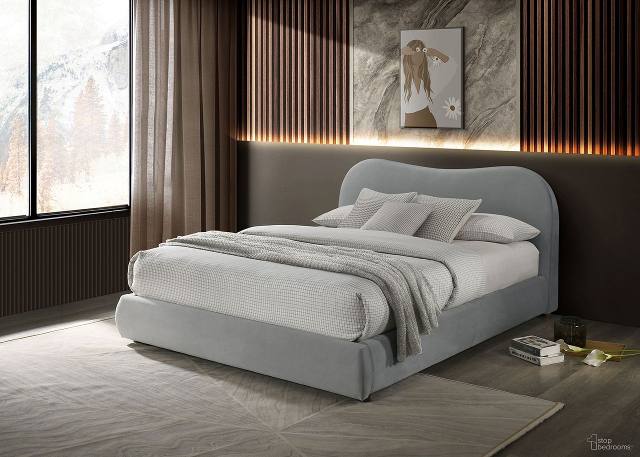 Grimsby Eastern King Bed In Light Gray