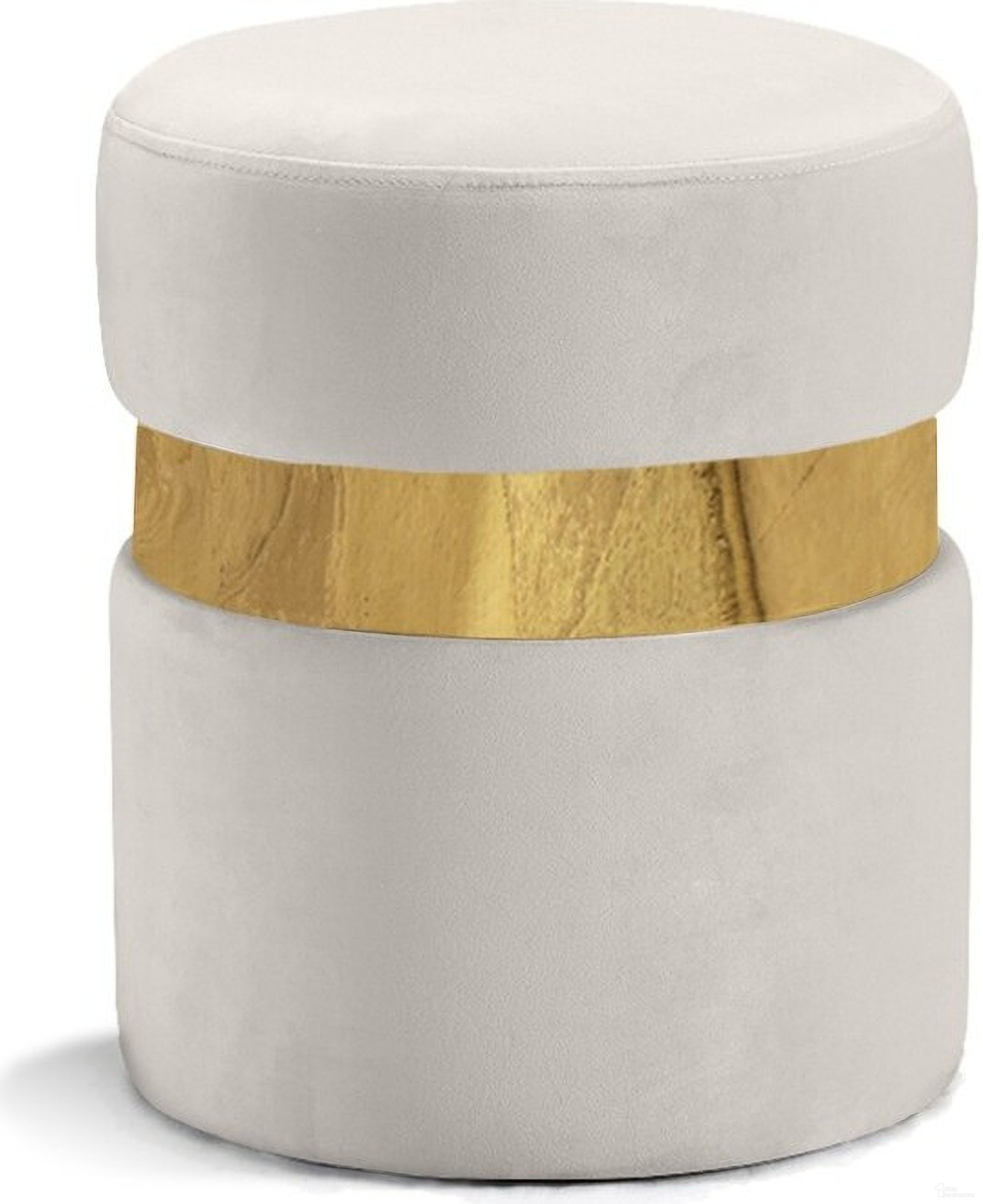 The appearance of Hailey Velvet Ottoman/Stool In Cream designed by Meridian in the modern / contemporary interior design. This cream velvet piece of furniture was selected by 1StopBedrooms from Hailey Collection to add a touch of cosiness and style into your home. Sku: 132Cream. Material: Velvet.