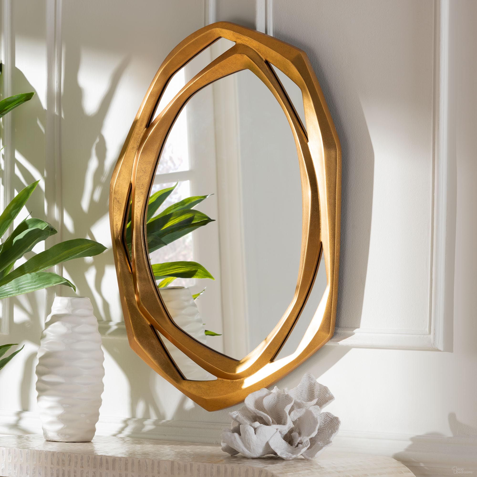 Halen Accent Wall Mirror In Antique Gold
