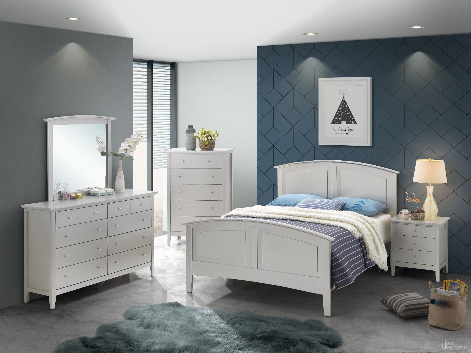The appearance of Hammond Youth Bedroom Set In Champagne designed by Glory in the transitional interior design. This champagne piece of furniture was selected by 1StopBedrooms from Hammond Collection to add a touch of cosiness and style into your home. Sku: G5403A-TB-Twin Bed Headboard & Footboard;G5403A-TB-Twin Bed Rails;G5403-N-3 Drawer Nightstand. Bed Type: Panel Bed. Material: Wood. Bed Size: Twin.
