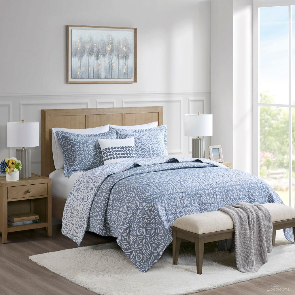 Harmony 4 Piece Oversized Reversible Matelasse Full/Queen Quilt Set with Throw Pillow In Blue
