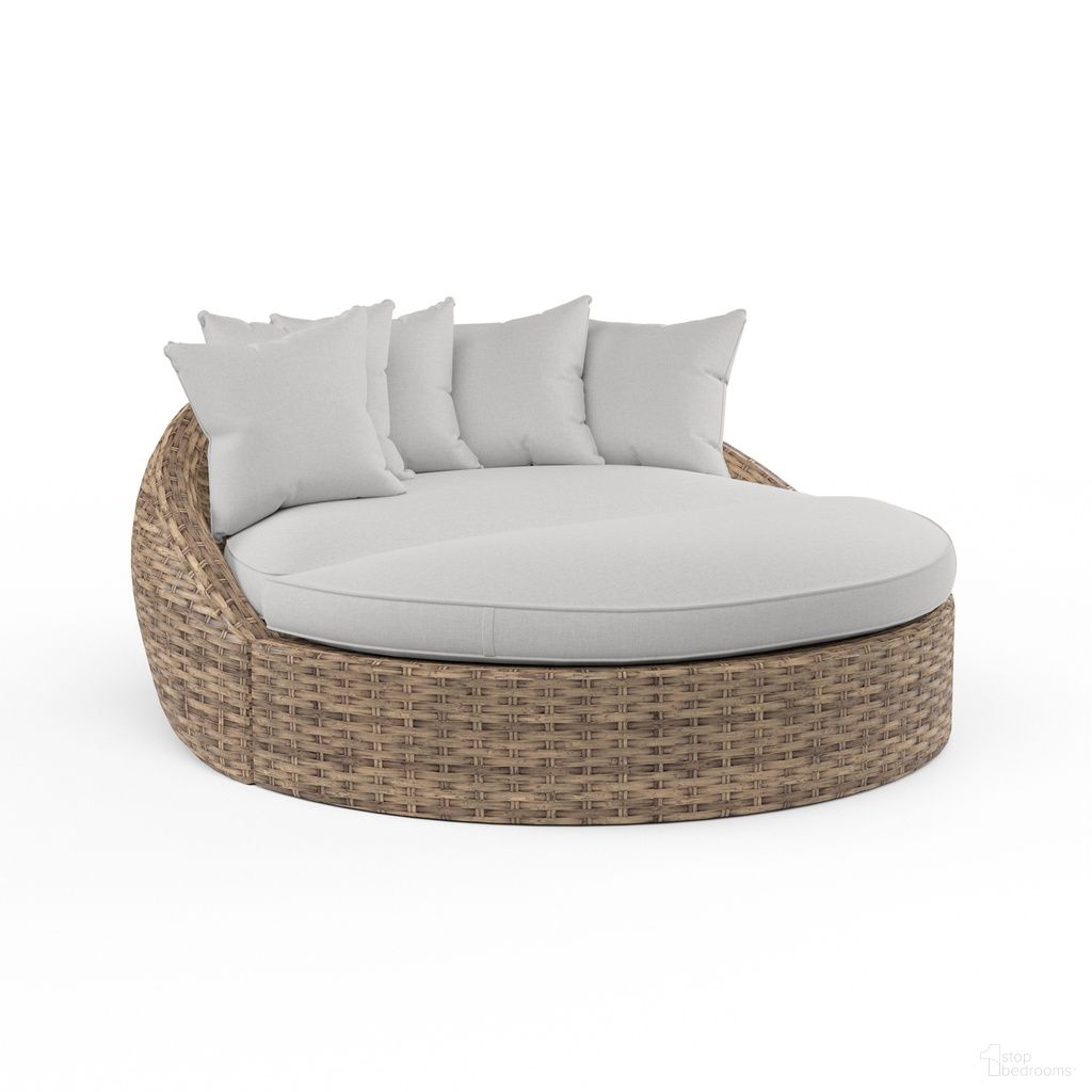 The appearance of Havana Round Daybed in Canvas Granite designed by Sunset West in the transitional interior design. This canvas granite piece of furniture was selected by 1StopBedrooms from Havana Collection to add a touch of cosiness and style into your home. Sku: SW1701-99-OTT-5402. Material: Resin Wicker.