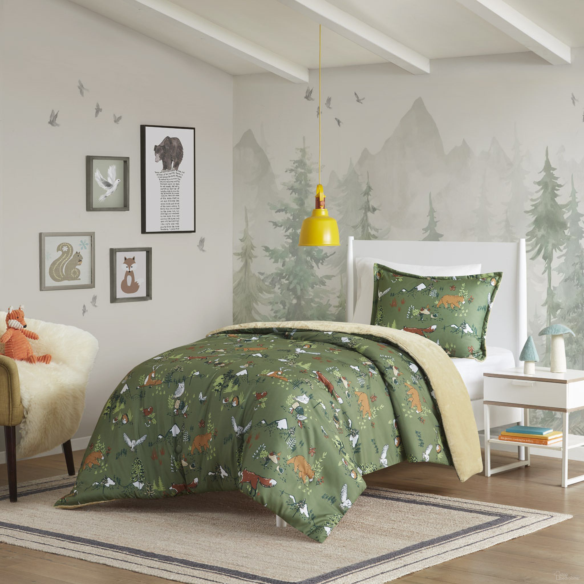 The appearance of Heath Forest Animals Plush Reversible 2 Piece Twin Comforter Set In Green designed by Olliix in the transitional interior design. This green piece of furniture was selected by 1StopBedrooms from Heath Collection to add a touch of cosiness and style into your home. Sku: MZK10-265. Material: Polyester. Bed Size: Twin.