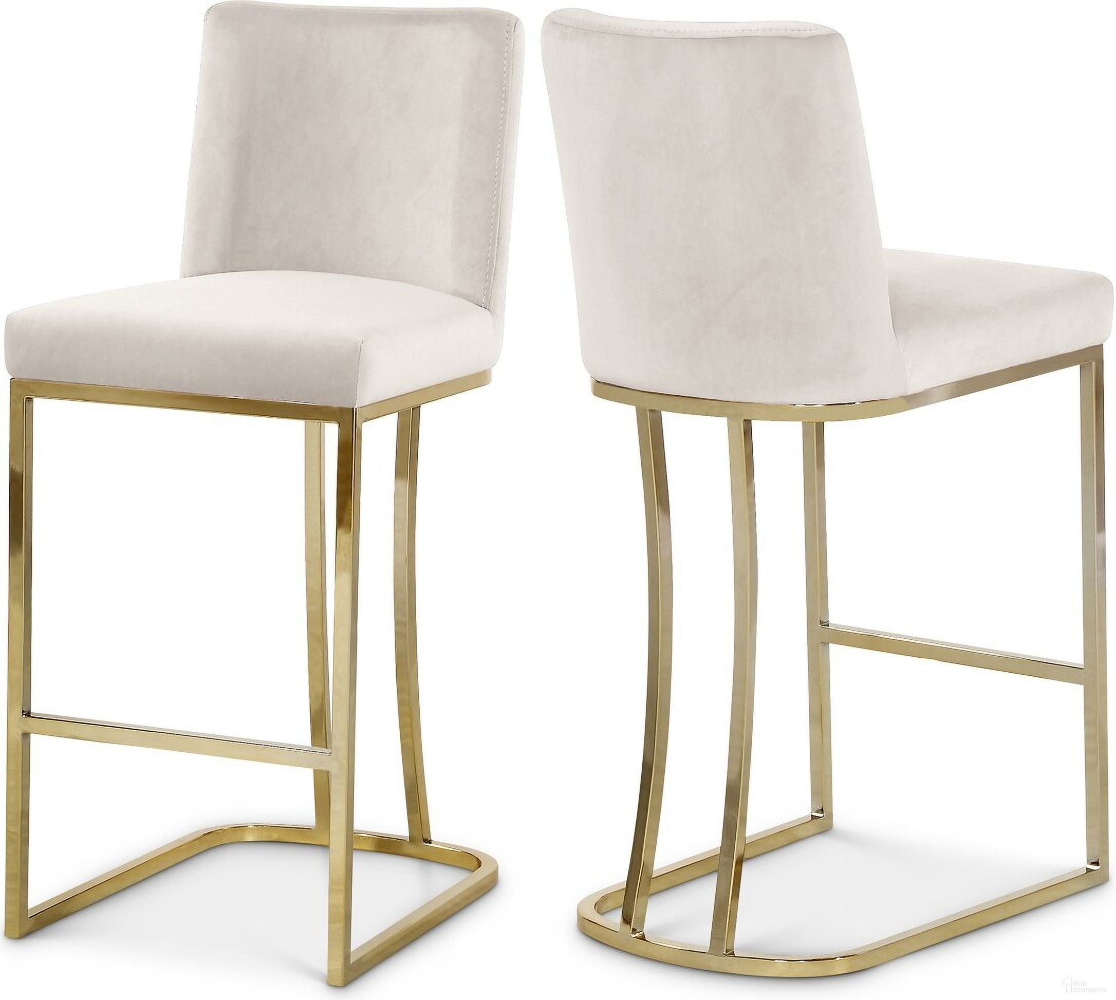 The appearance of Heidi Velvet Stool In Cream designed by Meridian in the modern / contemporary interior design. This cream velvet piece of furniture was selected by 1StopBedrooms from Heidi Collection to add a touch of cosiness and style into your home. Sku: 777Cream-C. Material: Velvet.
