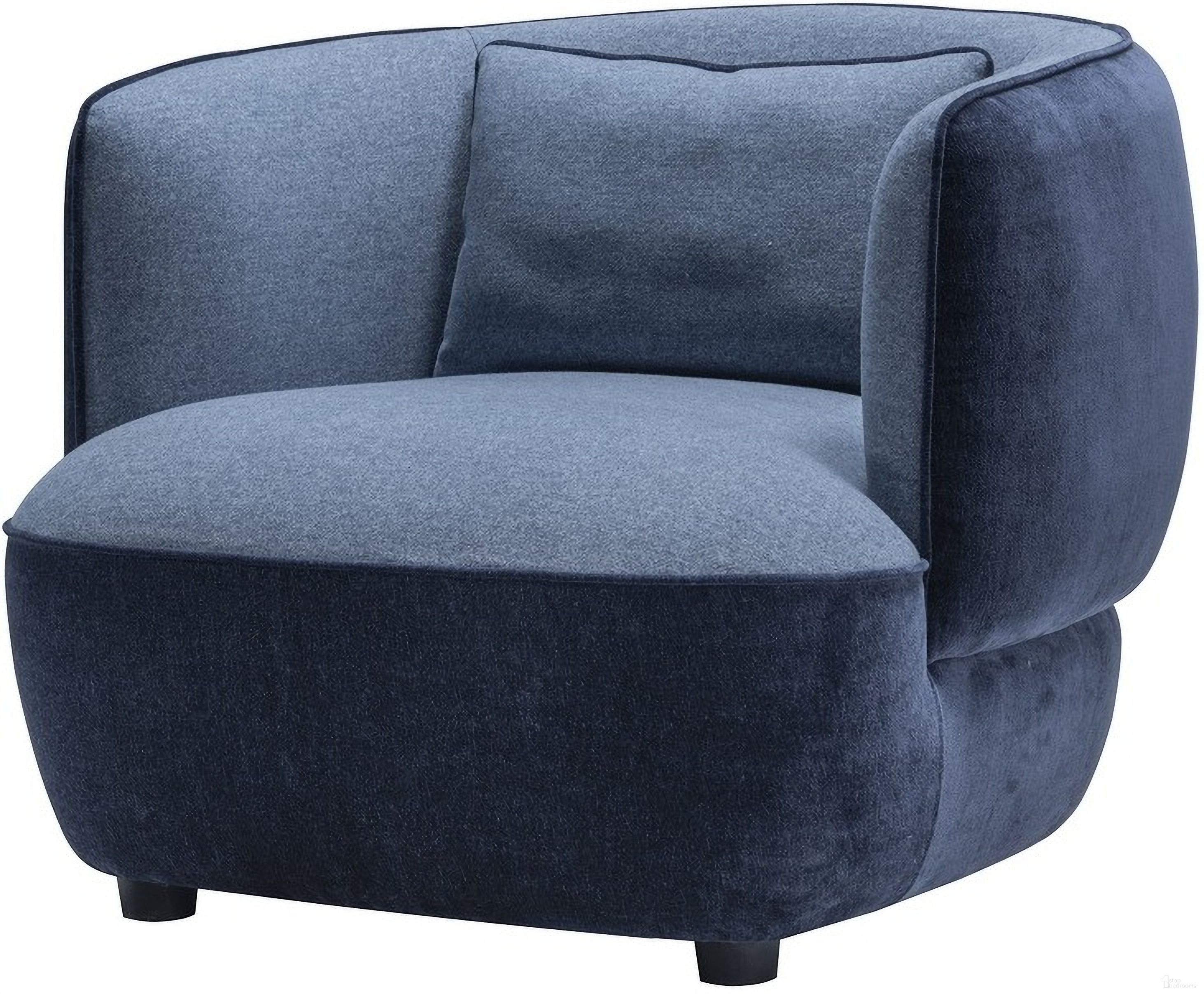 The appearance of HF5553 Chair In Blue designed by J&M in the modern / contemporary interior design. This blue piece of furniture was selected by 1StopBedrooms from HF5553 Collection to add a touch of cosiness and style into your home. Sku: 16668-C.