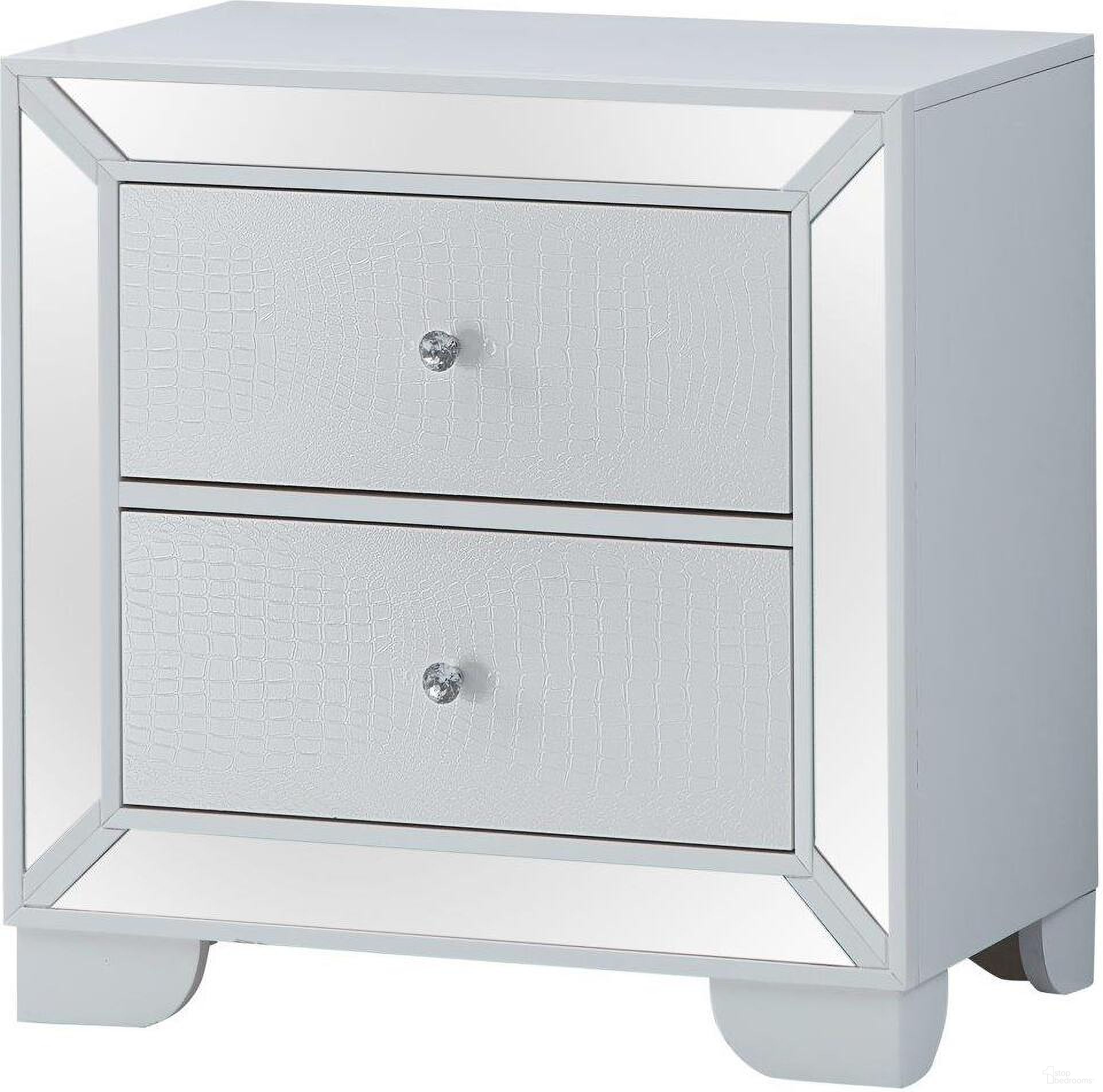 The appearance of Hollywood Hills Nightstand In Champagne designed by Glory in the modern / contemporary interior design. This champagne piece of furniture  was selected by 1StopBedrooms from Hollywood Hills Collection to add a touch of cosiness and style into your home. Sku: G8180-N. Material: Wood Veneer.