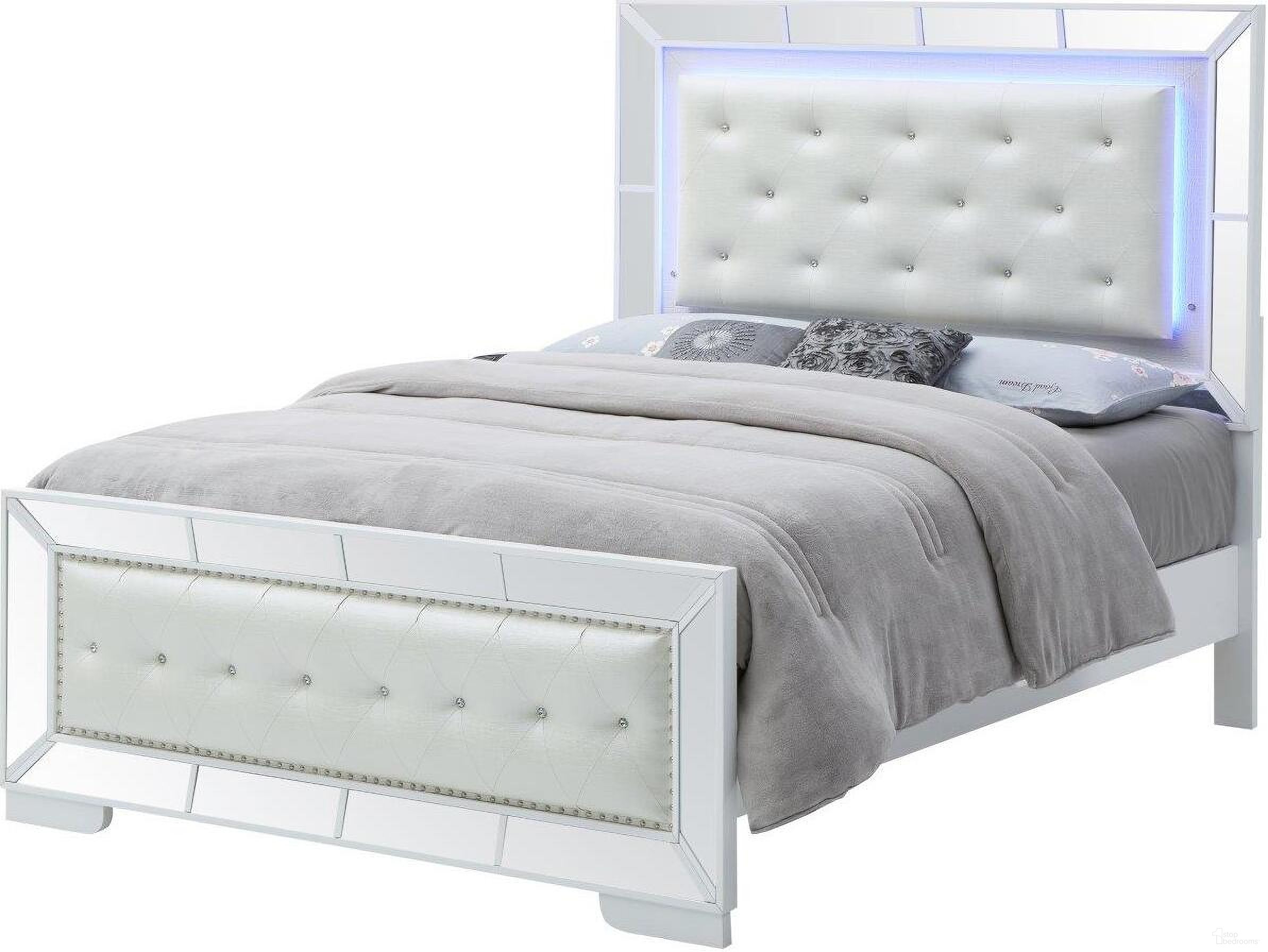 The appearance of Hollywood Hills Panel Queen Bed In Champagne designed by Glory in the modern / contemporary interior design. This champagne piece of furniture was selected by 1StopBedrooms from Hollywood Hills Collection to add a touch of cosiness and style into your home. Sku: G8180A-QB Box 1;G8180A-QB Box 2;G8180A-QB Box 3. Bed Type: Panel Bed. Bed Size: Queen. Material: Wood Veneer.