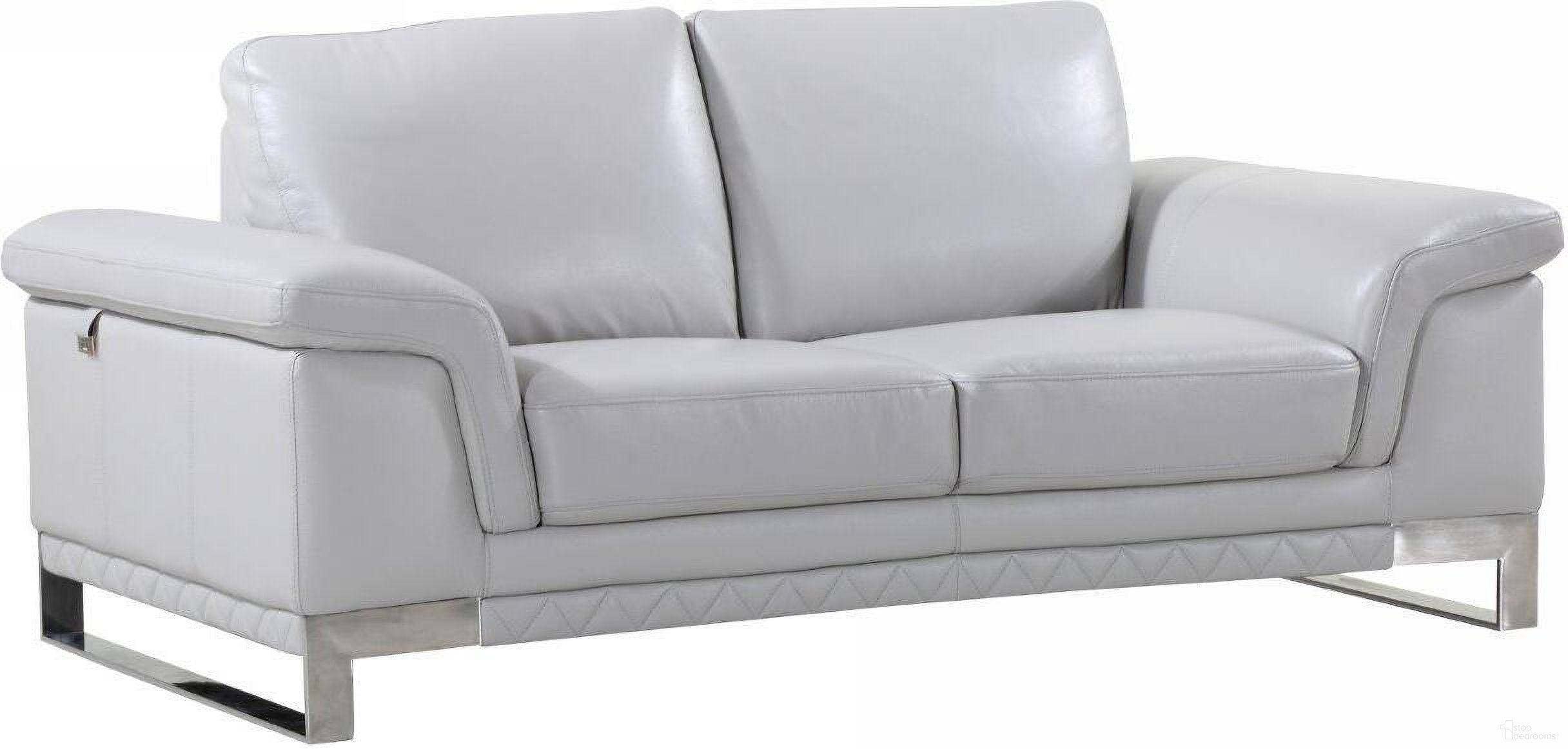 The appearance of Homeroots Lovely Light Grey Leather Loveseat designed by Homeroots in the modern / contemporary interior design. This light gray piece of furniture was selected by 1StopBedrooms from to add a touch of cosiness and style into your home. Sku: 329618. Material: Leather.