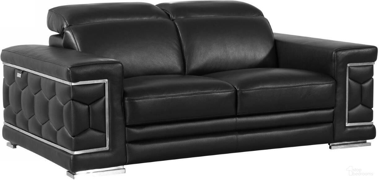 The appearance of Homeroots Sturdy Black Leather Loveseat designed by Homeroots in the modern / contemporary interior design. This black piece of furniture was selected by 1StopBedrooms from to add a touch of cosiness and style into your home. Sku: 329598. Material: Leather.